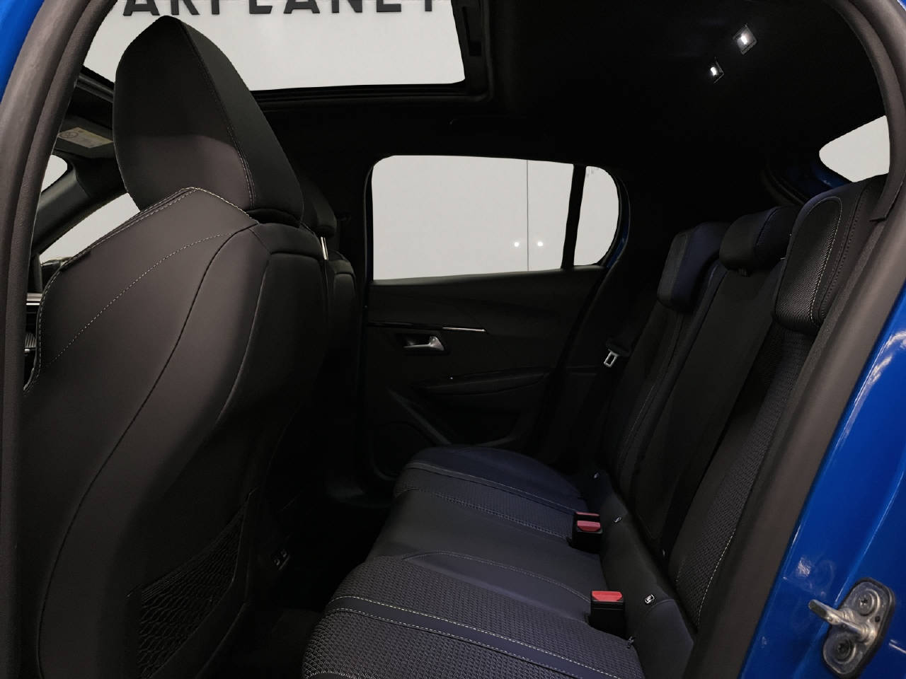 PEUGEOT 208 1.2 PureTech 130 GT Line-image-10