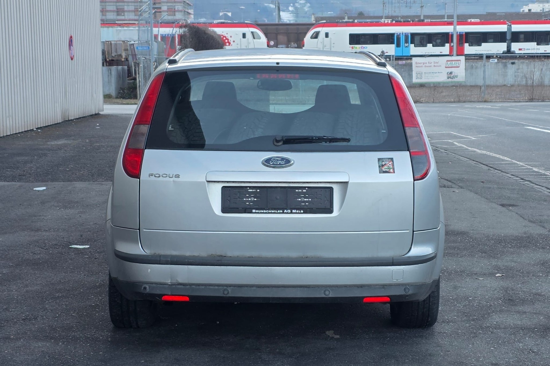 FORD Focus 2.0i Titanium-image-4