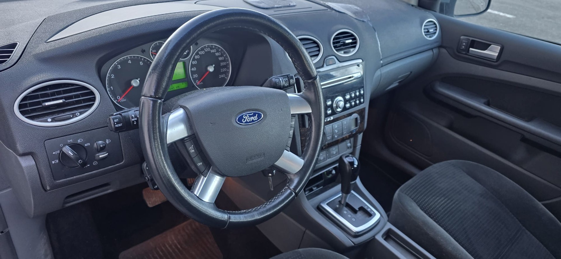 FORD Focus 2.0i Titanium-image-10