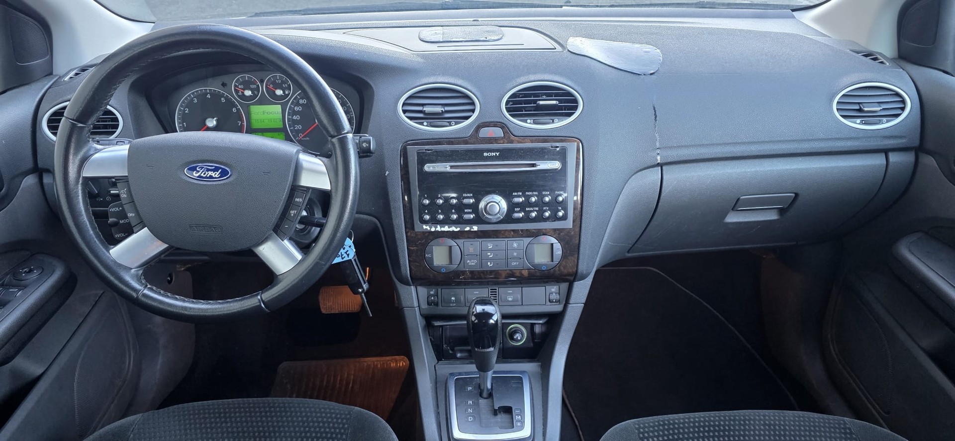 FORD Focus 2.0i Titanium-image-11