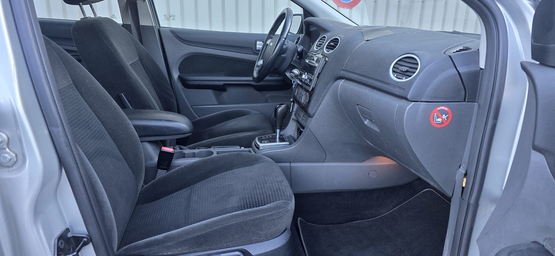 FORD Focus 2.0i Titanium-image-8