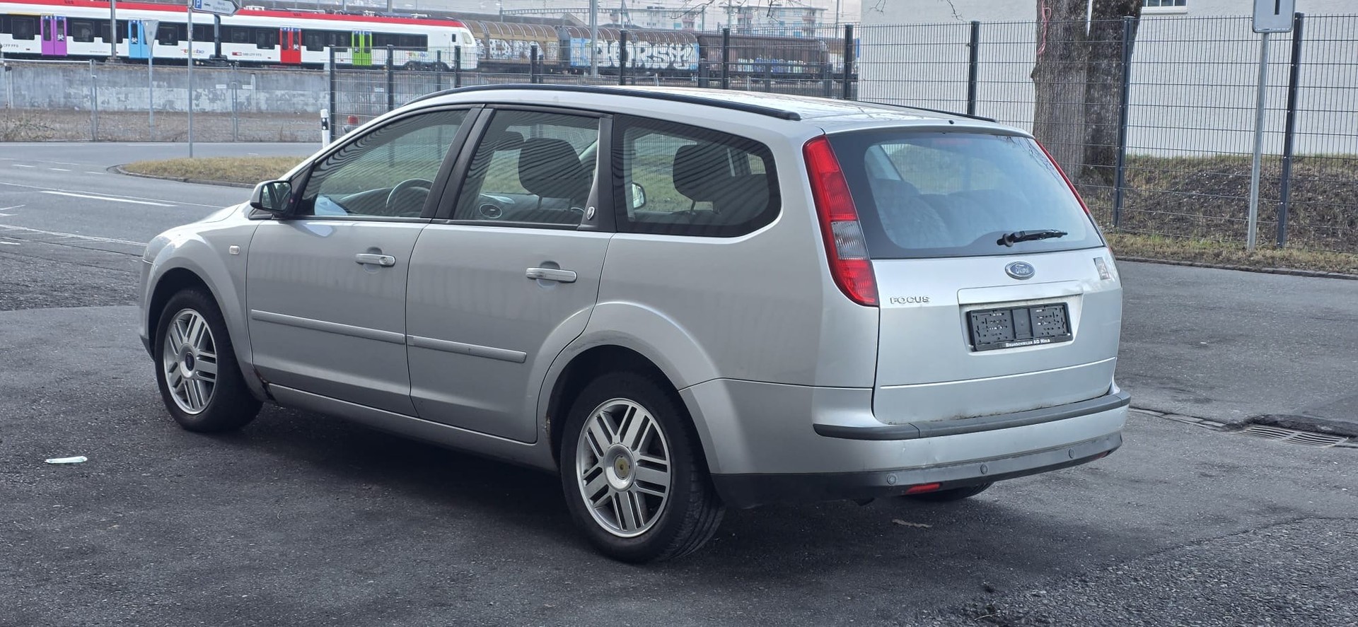 FORD Focus 2.0i Titanium-image-3