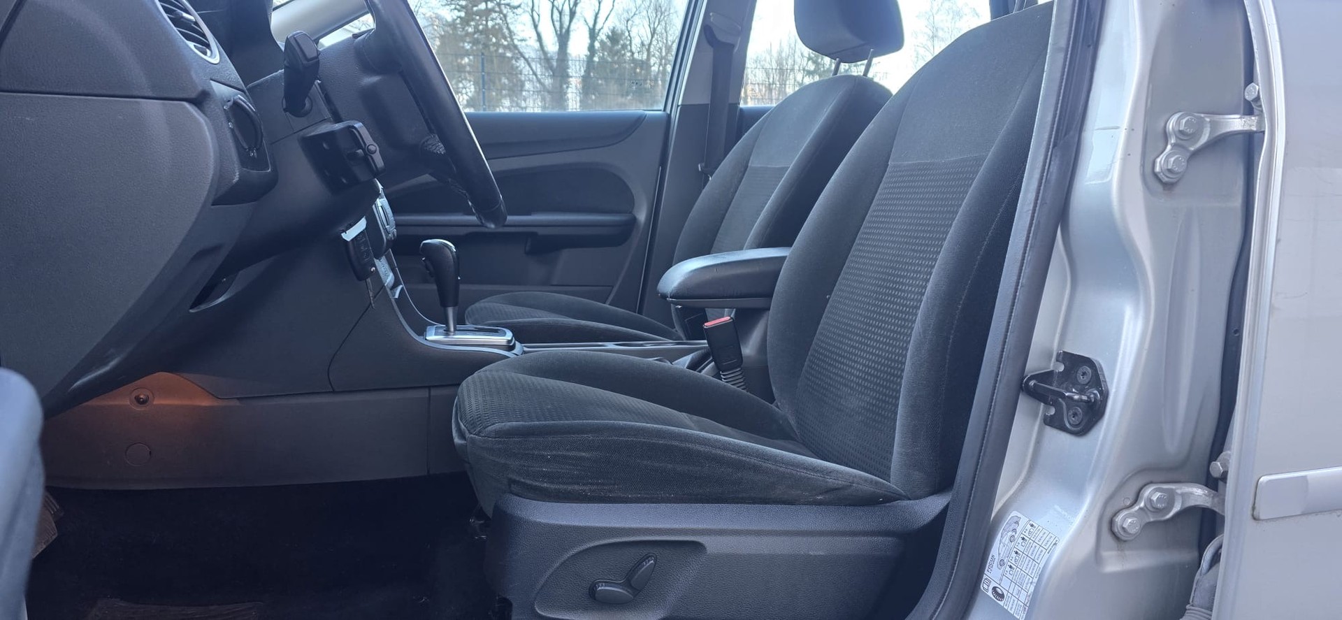FORD Focus 2.0i Titanium-image-9