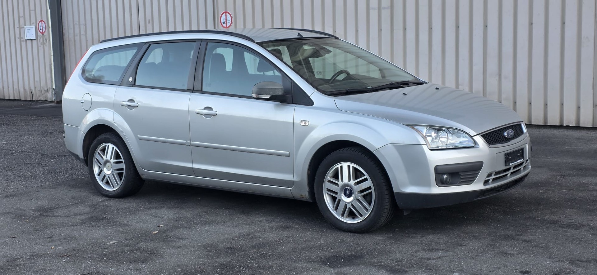 FORD Focus 2.0i Titanium-image-1