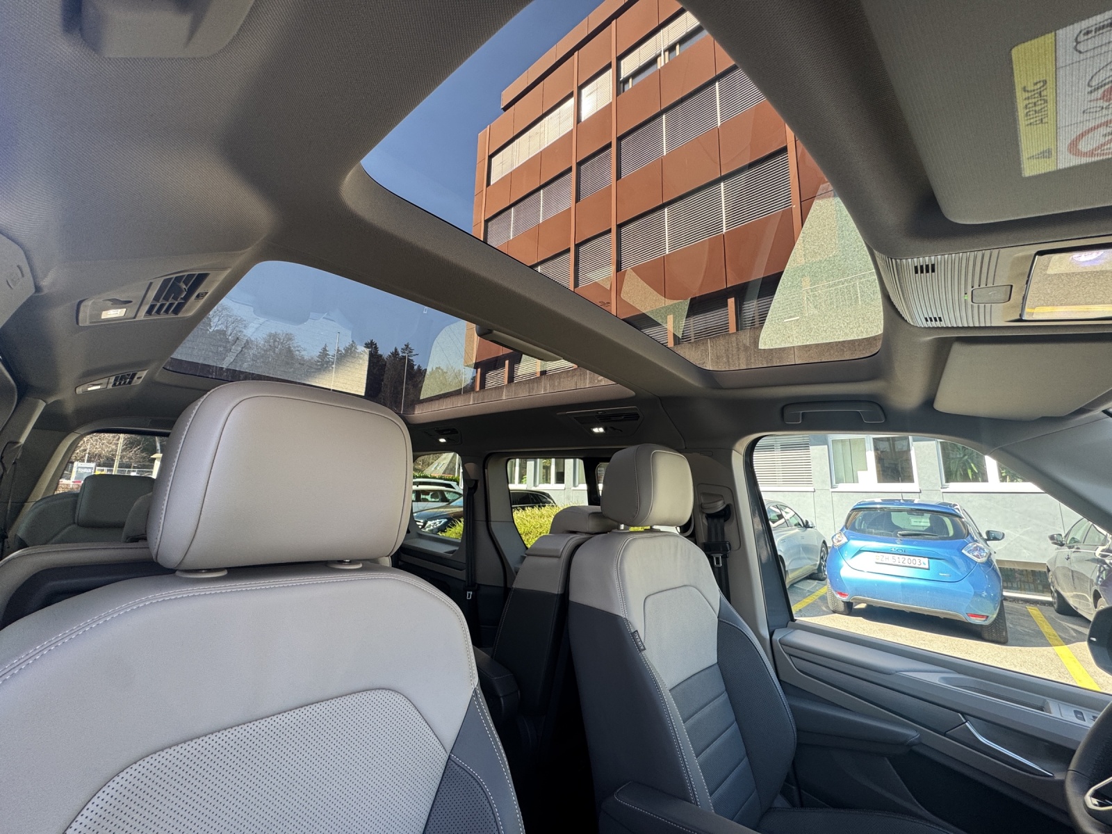 VW Multivan 1.5 eHybrid Life Edition 4Motion DSG-image-11