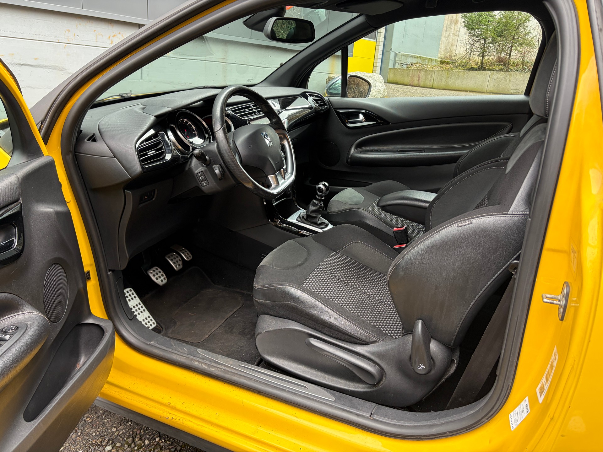 DS AUTOMOBILES DS3 1.6 THP Sport Chic-image-4