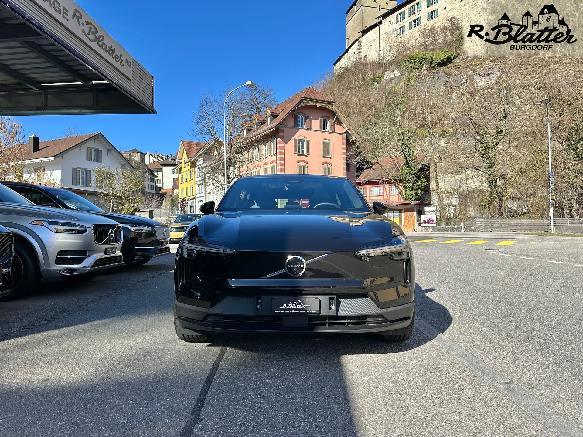 VOLVO EX30 E60 69kWh Single Motor Extended Range Ultra-image-1