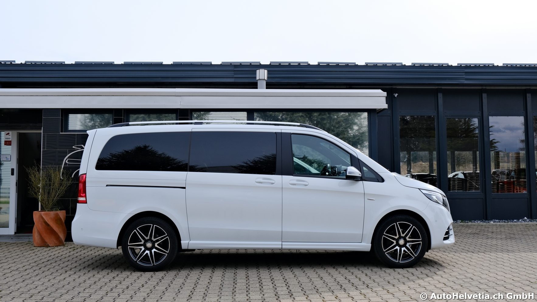 MERCEDES-BENZ V 250 d Exclusive lang 4Matic 7G-Tronic-showroom-element-3