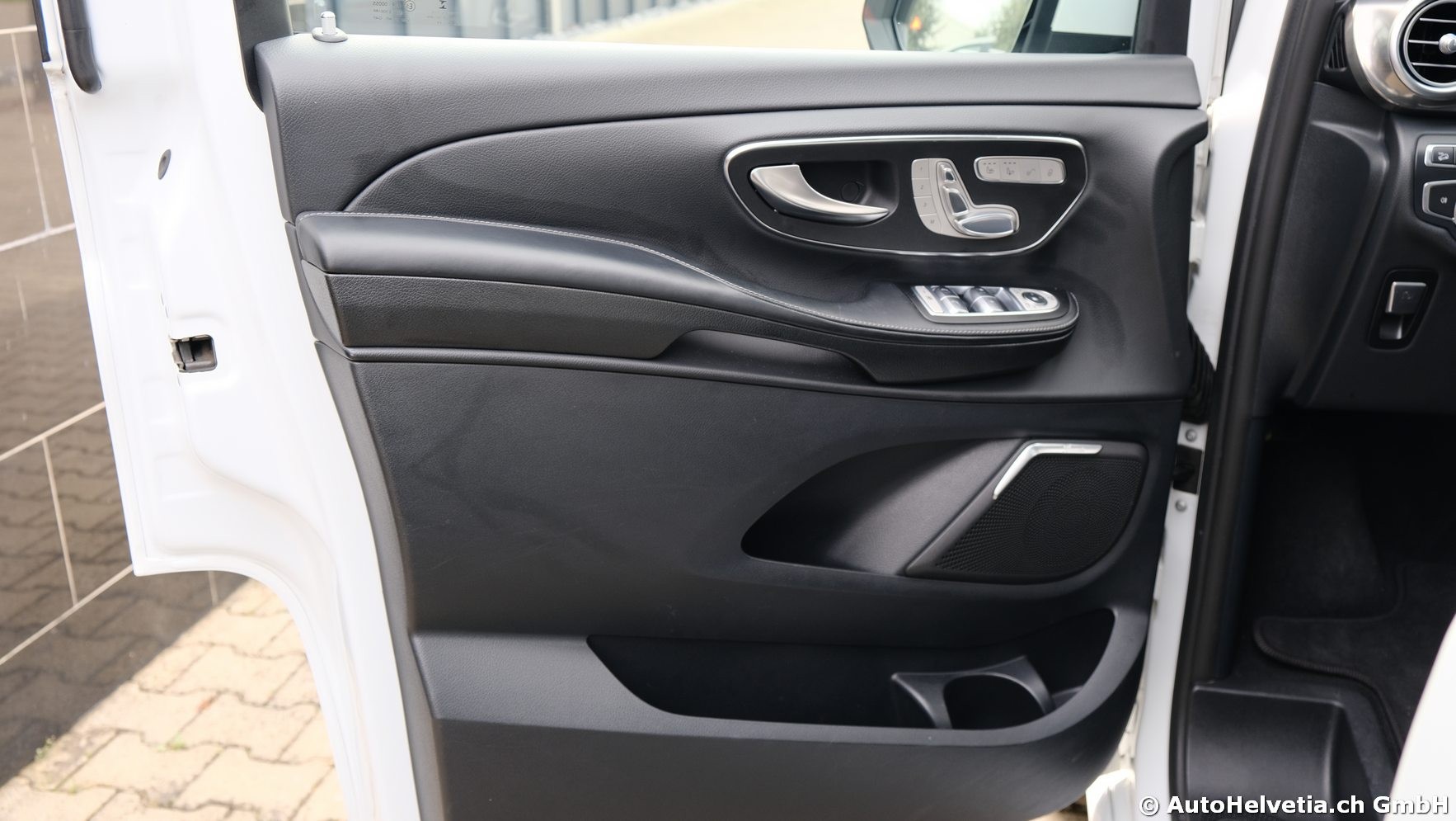 MERCEDES-BENZ V 250 d Exclusive lang 4Matic 7G-Tronic-image-15
