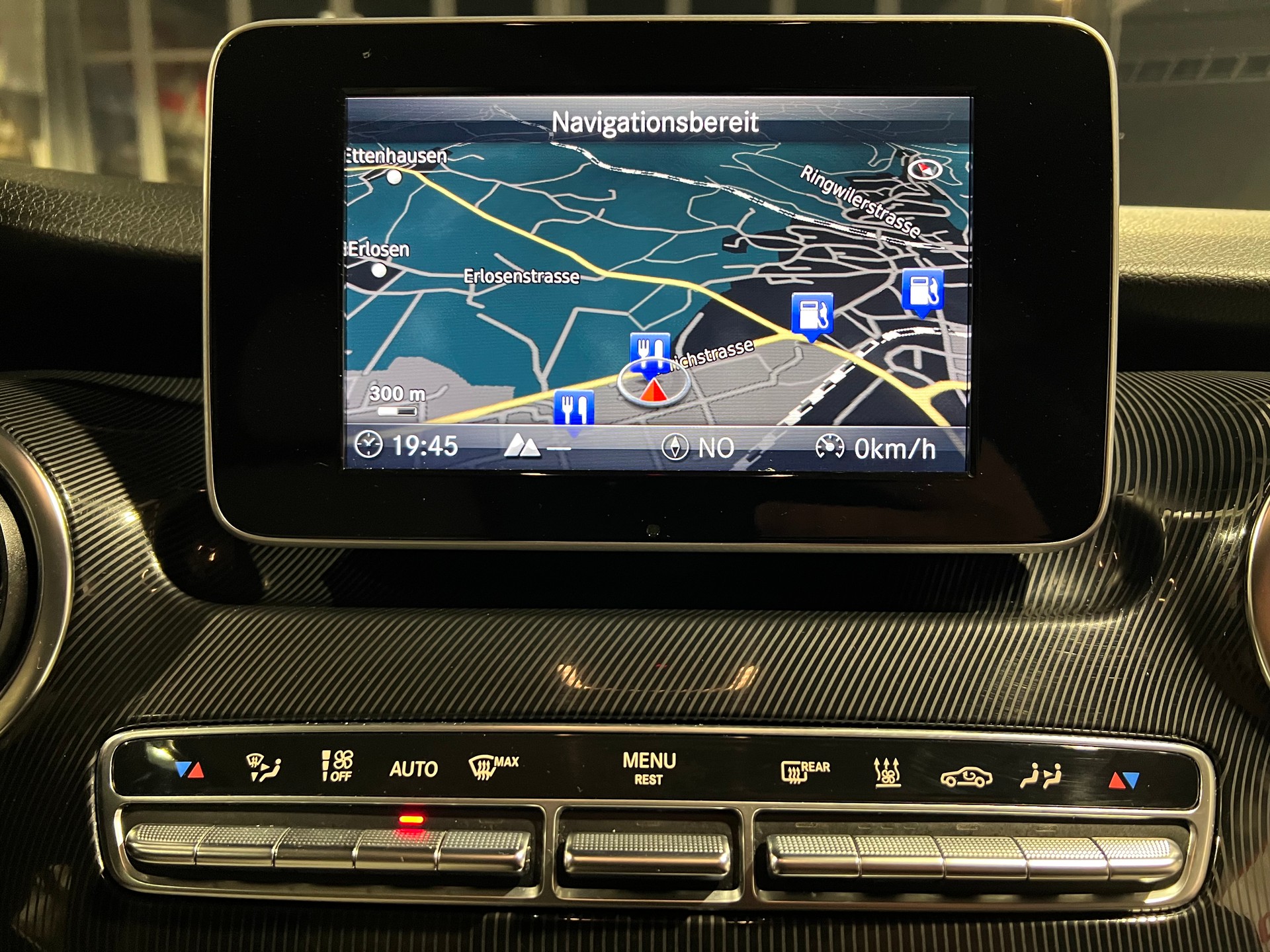 MERCEDES-BENZ V 220 d Avantgarde kompakt 4Matic 7G-Tronic-image-18
