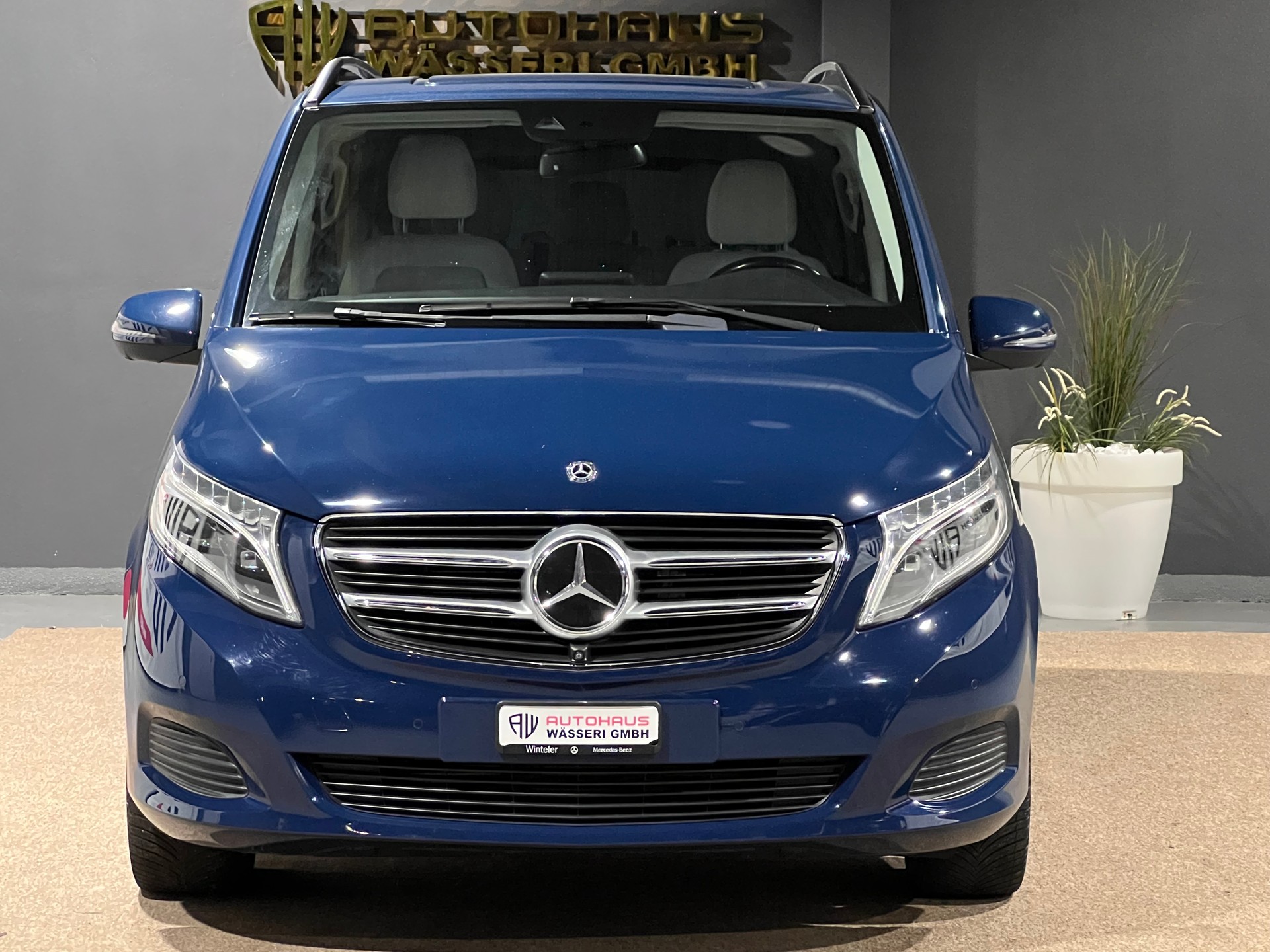MERCEDES-BENZ V 220 d Avantgarde kompakt 4Matic 7G-Tronic-image-9