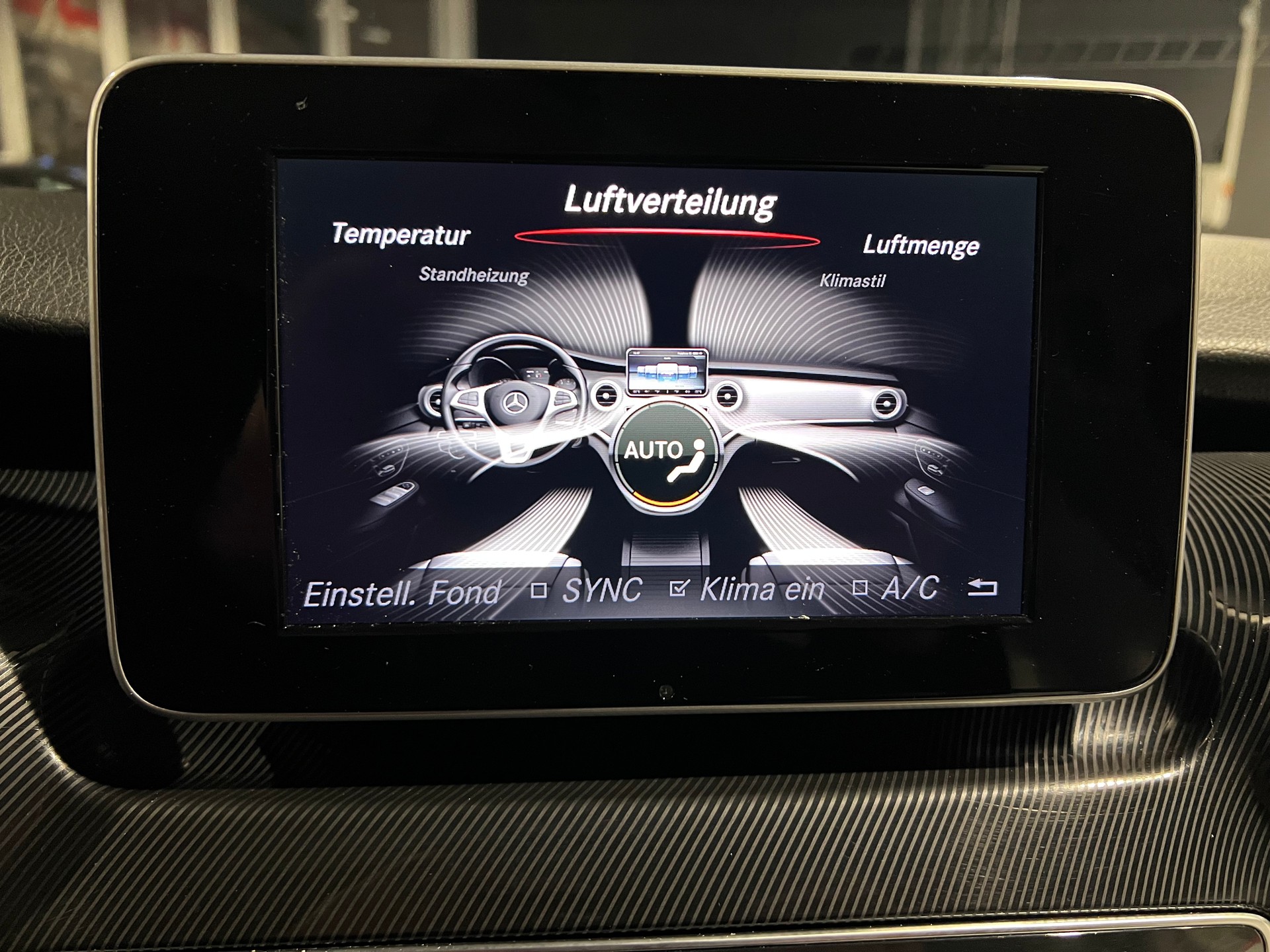 MERCEDES-BENZ V 220 d Avantgarde kompakt 4Matic 7G-Tronic-image-21