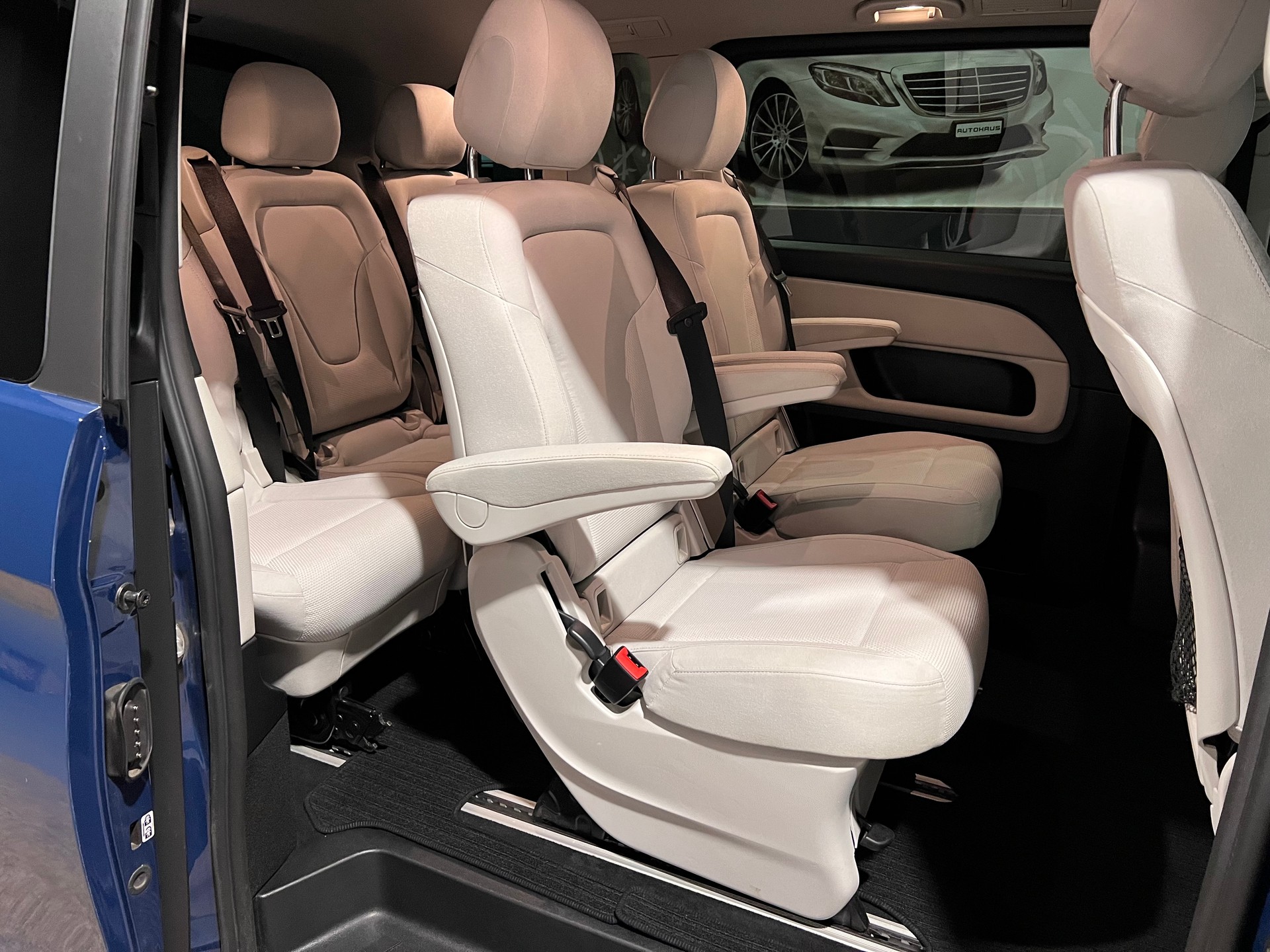 MERCEDES-BENZ V 220 d Avantgarde kompakt 4Matic 7G-Tronic-image-15