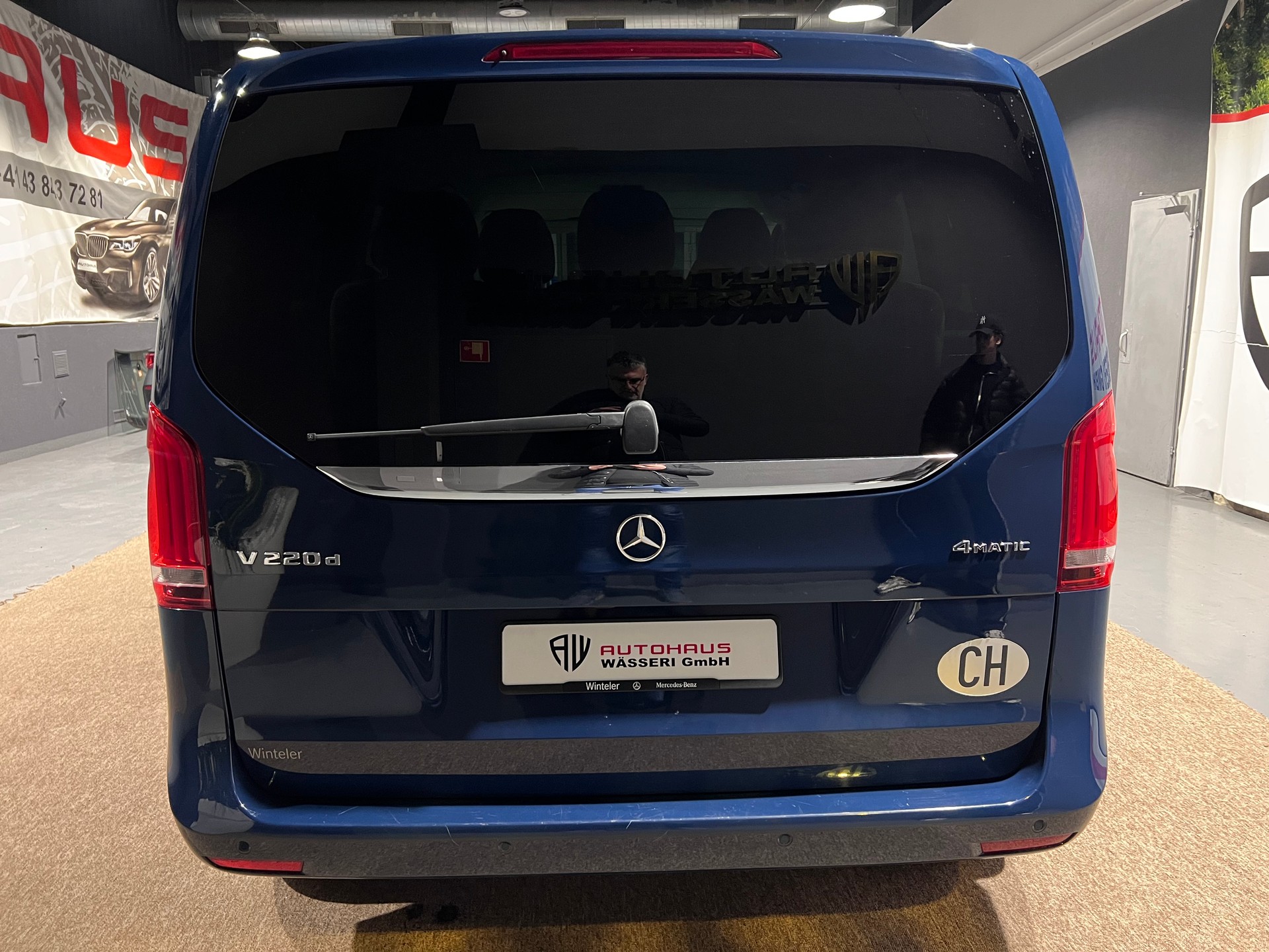 MERCEDES-BENZ V 220 d Avantgarde kompakt 4Matic 7G-Tronic-image-3