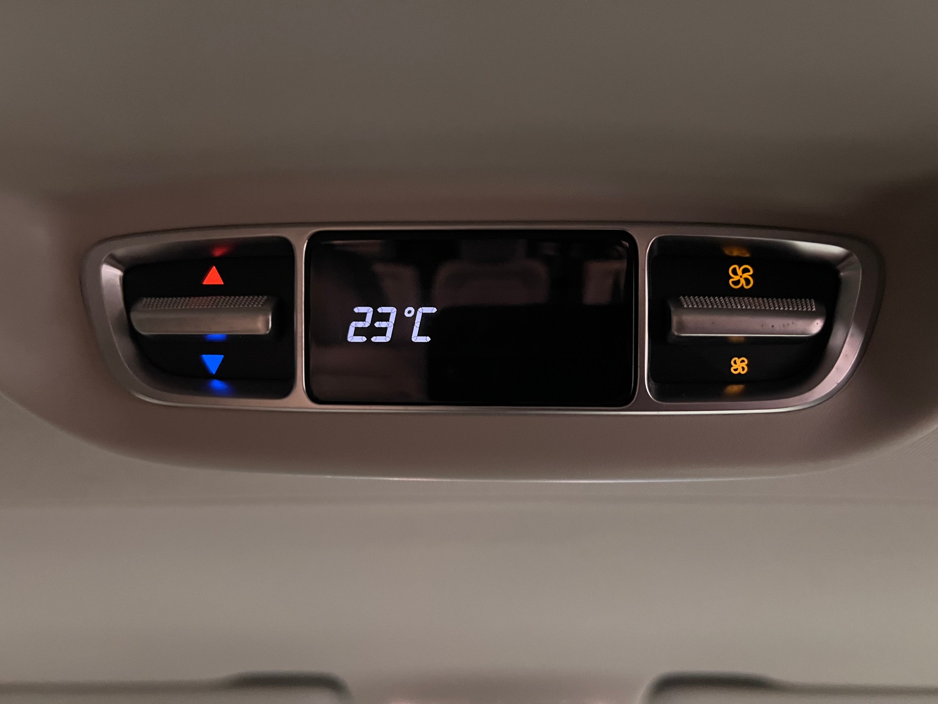 MERCEDES-BENZ V 220 d Avantgarde kompakt 4Matic 7G-Tronic-image-28