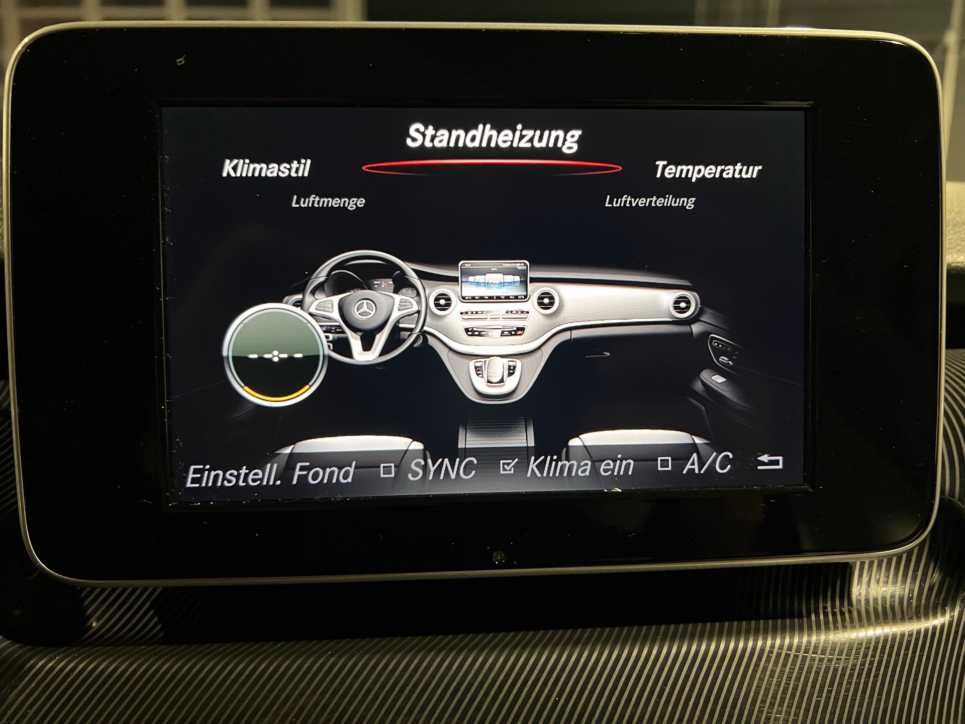 MERCEDES-BENZ V 220 d Avantgarde kompakt 4Matic 7G-Tronic-image-22