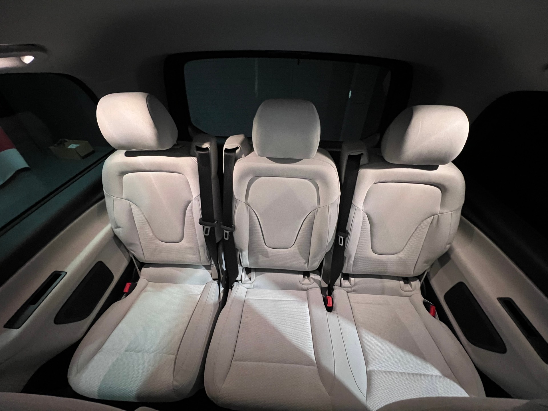 MERCEDES-BENZ V 220 d Avantgarde kompakt 4Matic 7G-Tronic-image-16