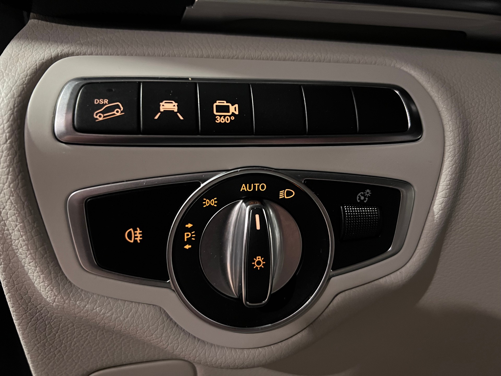 MERCEDES-BENZ V 220 d Avantgarde kompakt 4Matic 7G-Tronic-image-27