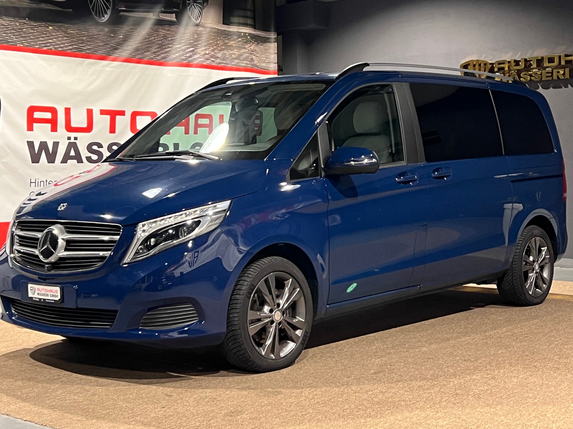 MERCEDES-BENZ V 220 d Avantgarde kompakt 4Matic 7G-Tronic-image-8
