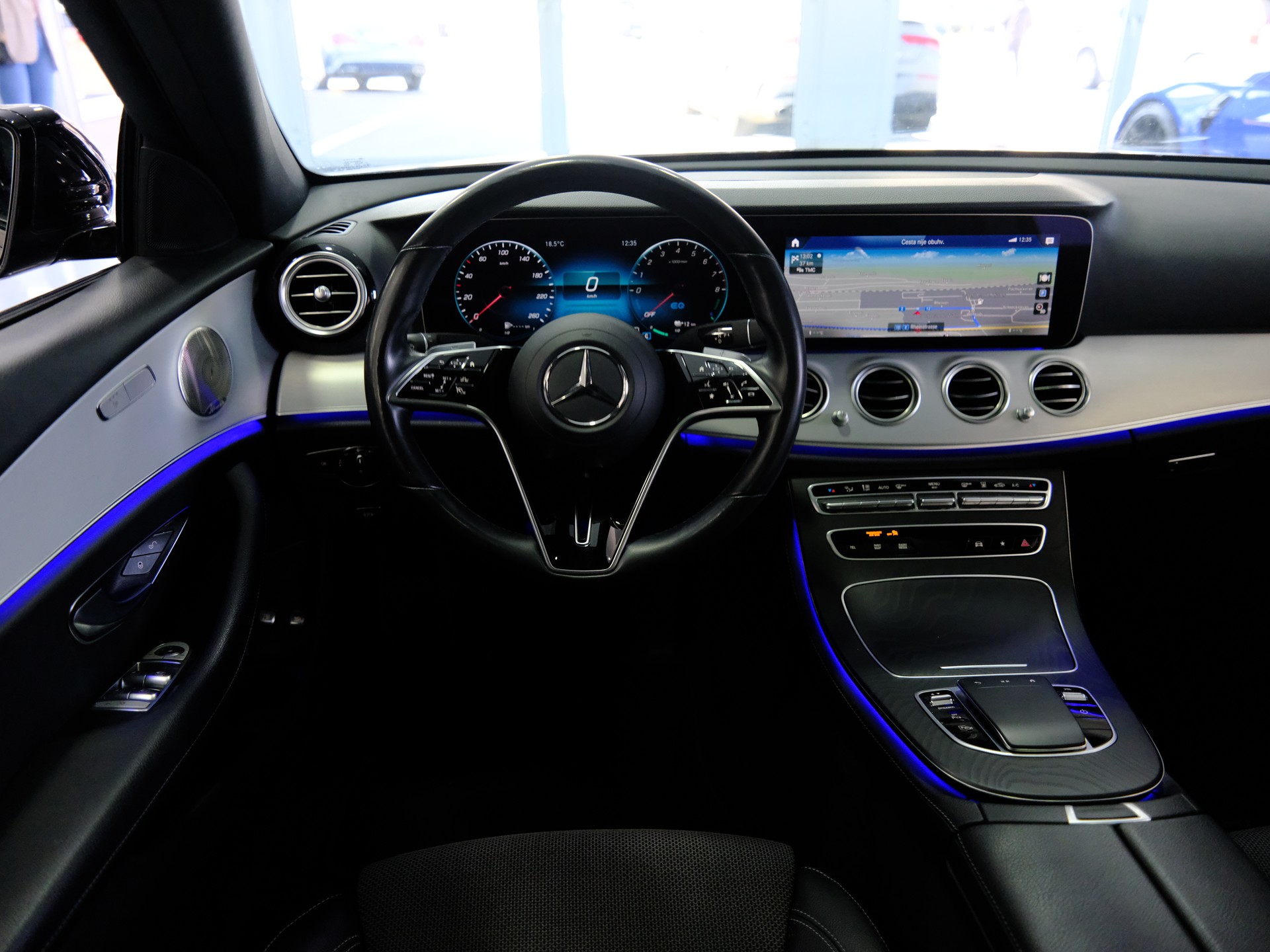 MERCEDES-BENZ E 300 e 4Matic EQ Star 9G-Tronic-image-11