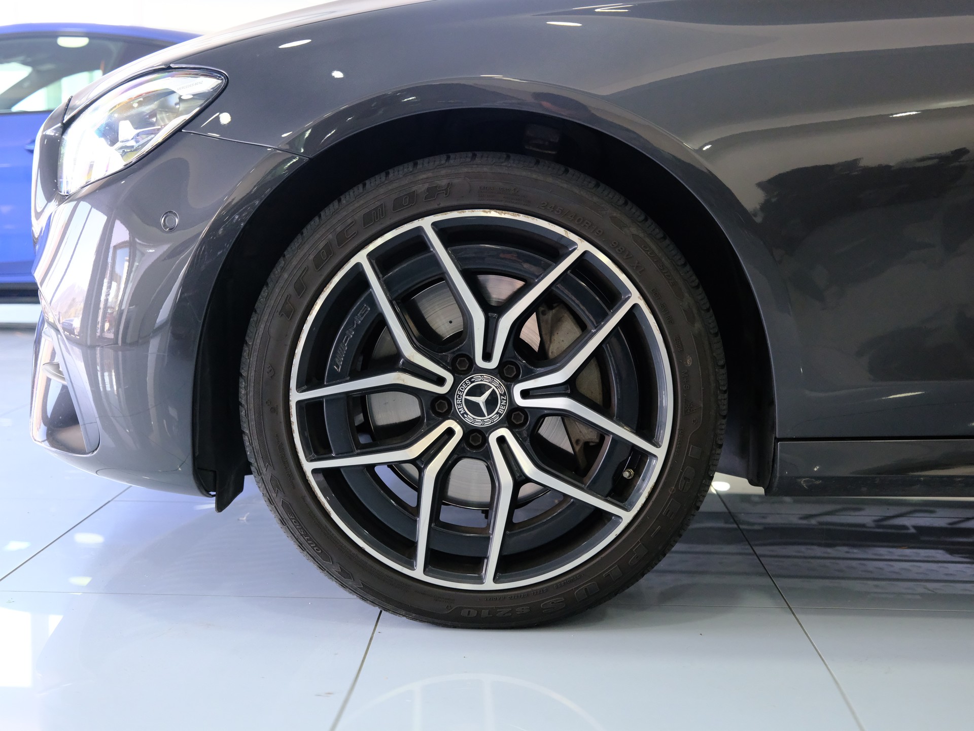 MERCEDES-BENZ E 300 e 4Matic EQ Star 9G-Tronic-image-17