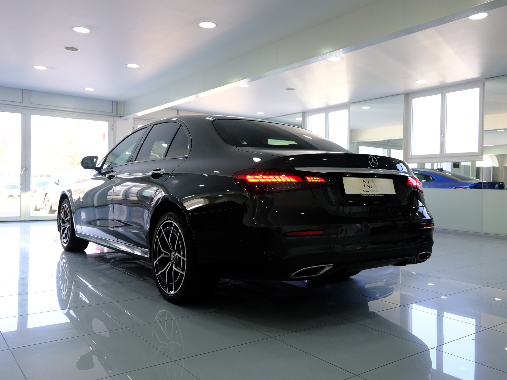 MERCEDES-BENZ E 300 e 4Matic EQ Star 9G-Tronic-image-4