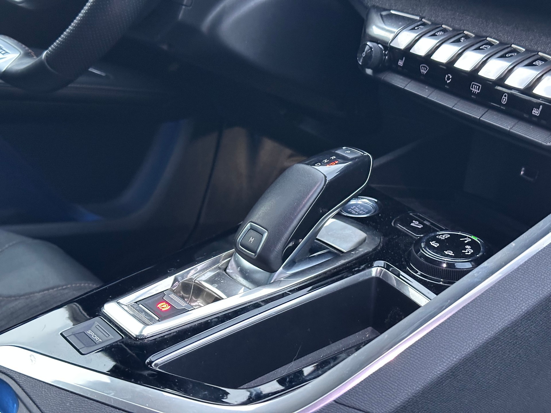 PEUGEOT 5008 1.5 BlueHDi GT Line EAT-image-10