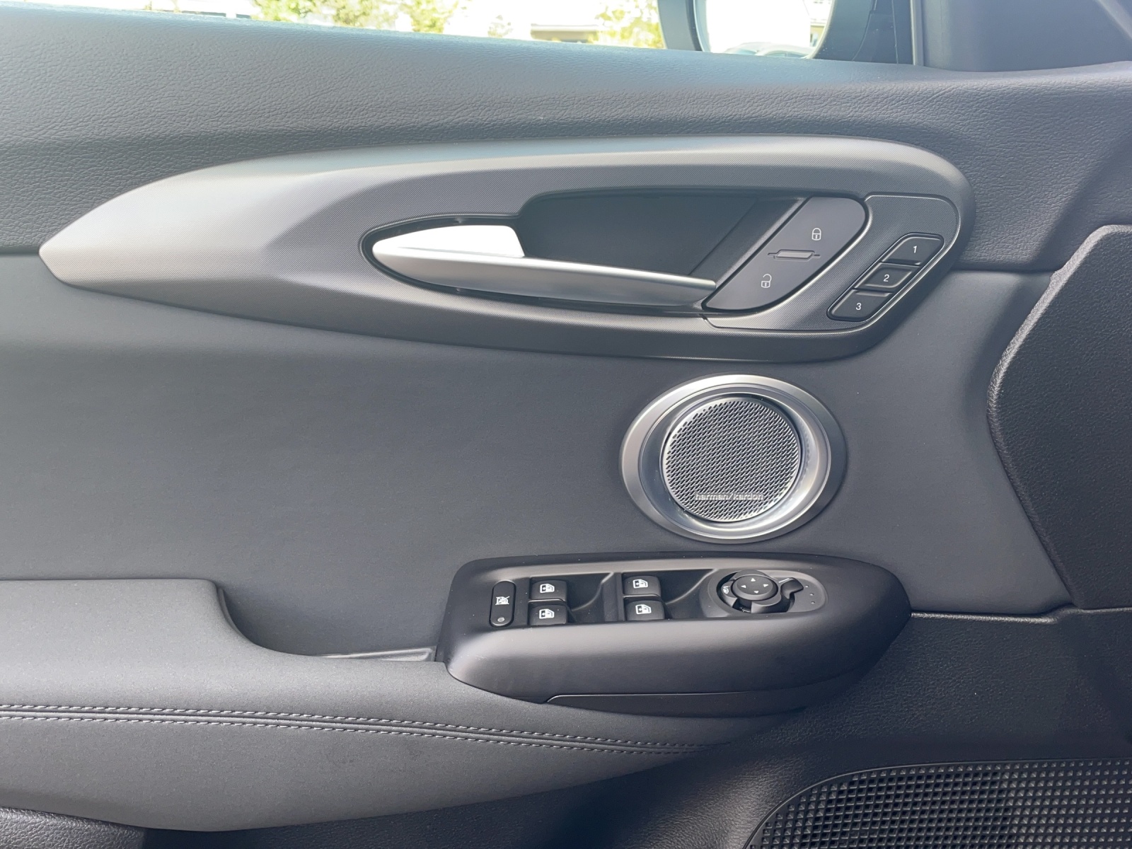 ALFA ROMEO Tonale 1.3 Plug-in Hybrid Veloce Q4-image-11