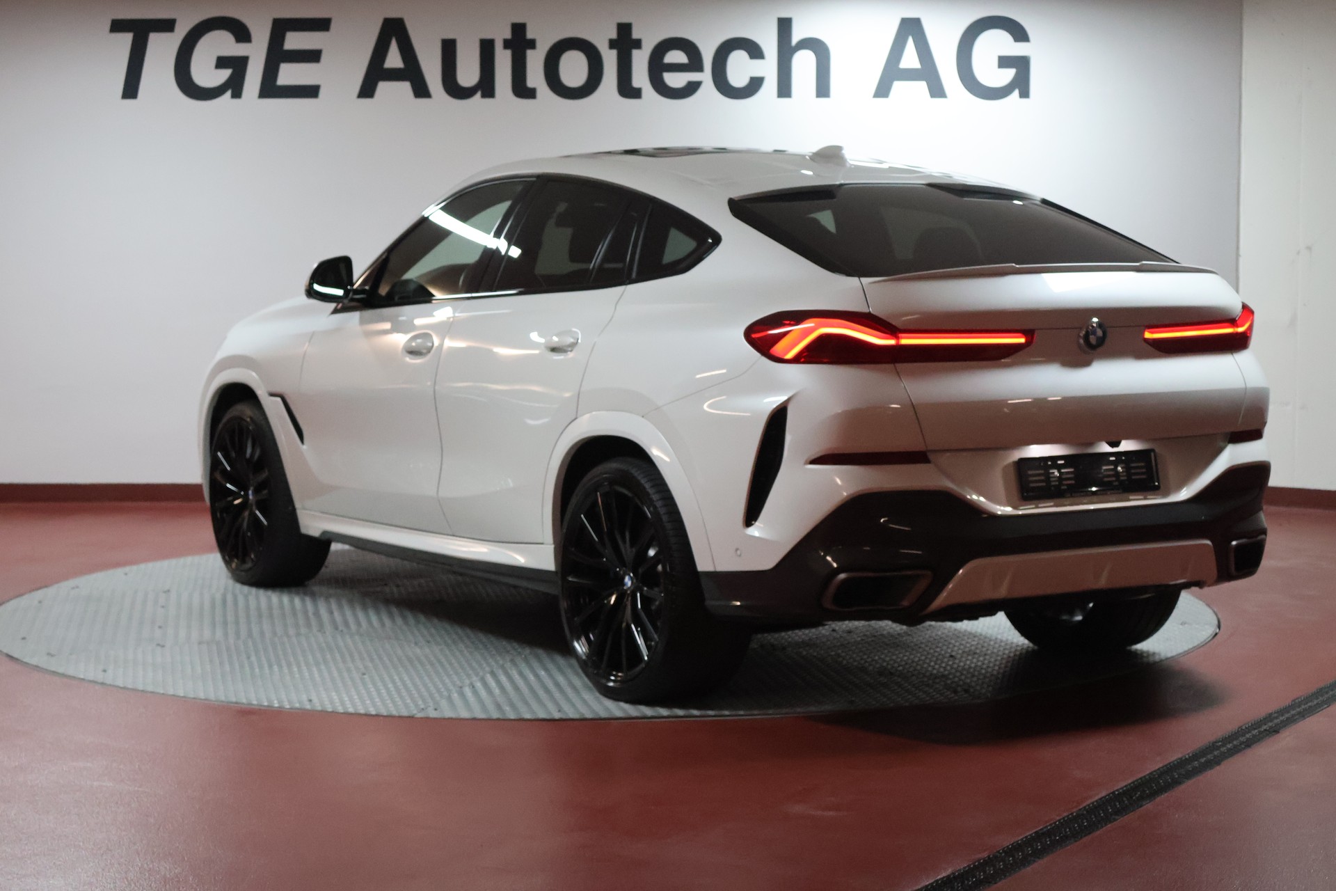 BMW X6 M50d-image-19