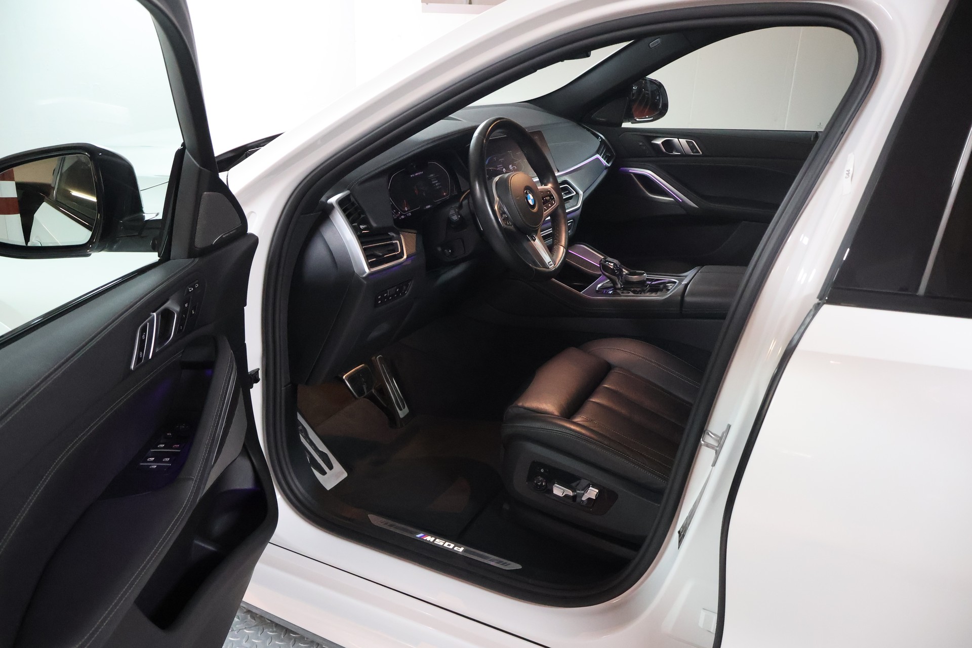 BMW X6 M50d-image-5