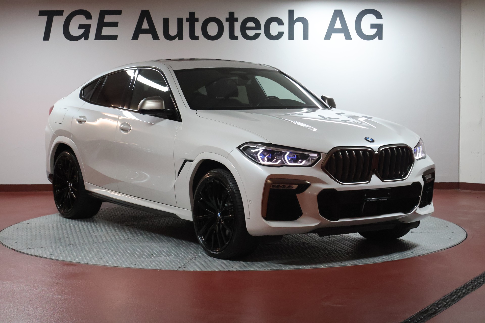 BMW X6 M50d-showroom-element-2