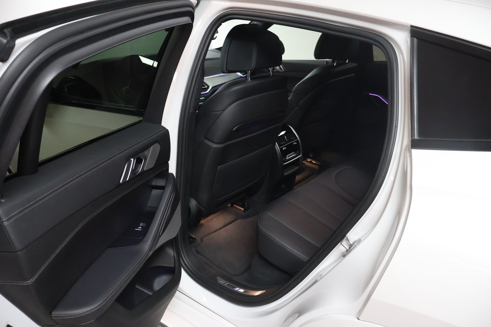 BMW X6 M50d-image-16