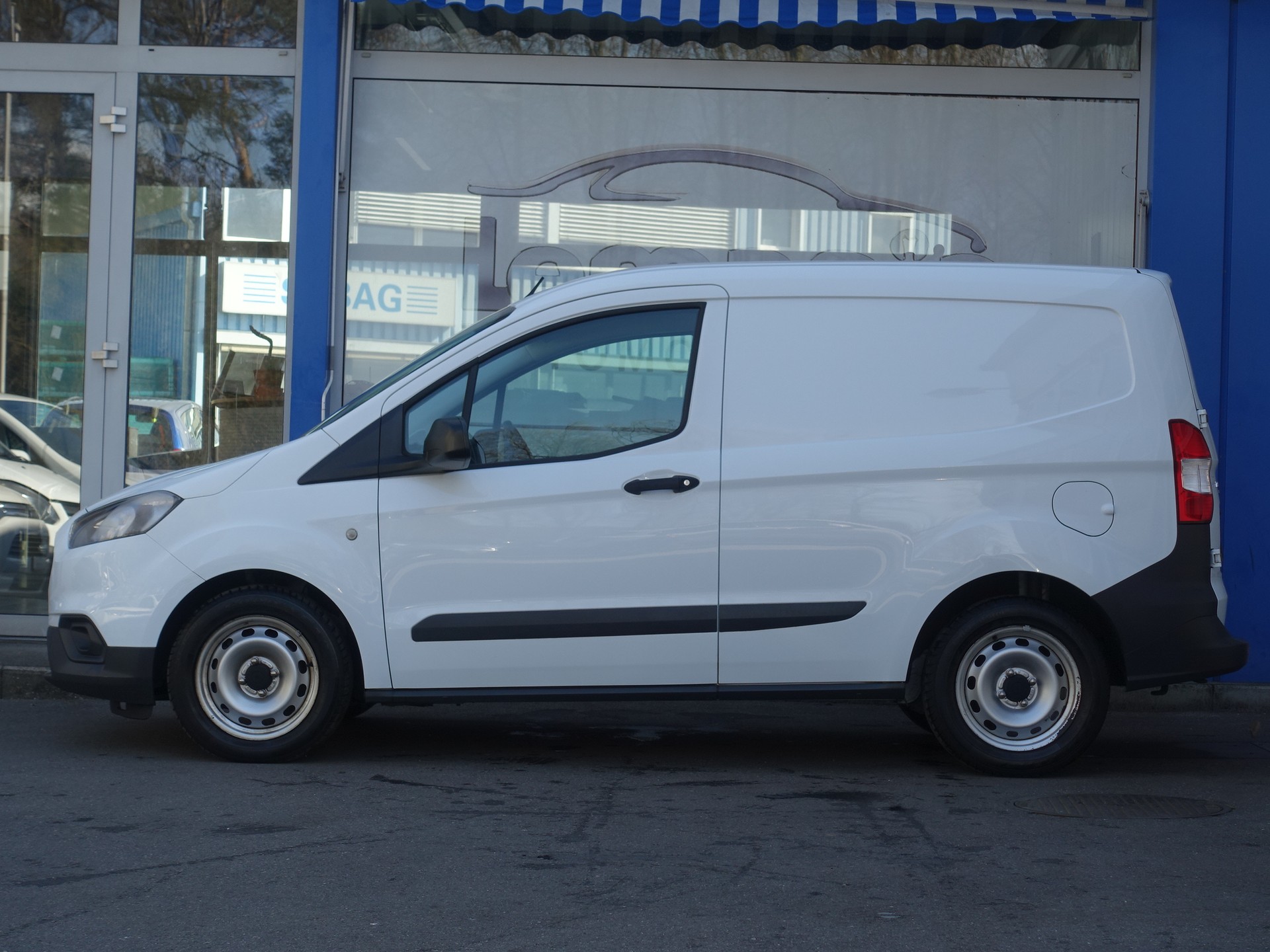 FORD Transit Courier Van 1.0 EcoBoost Ambiente-image-6