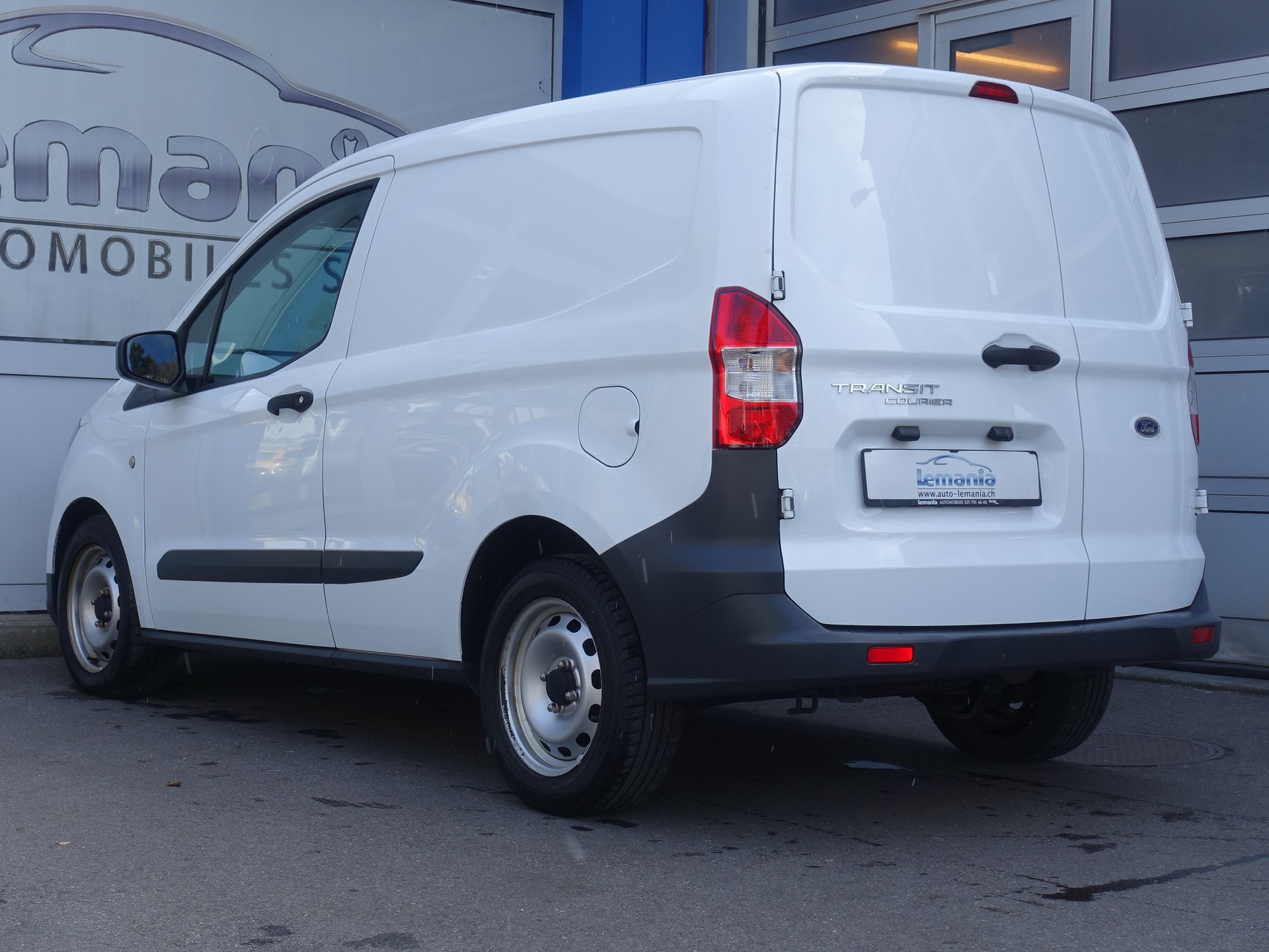 FORD Transit Courier Van 1.0 EcoBoost Ambiente-image-4