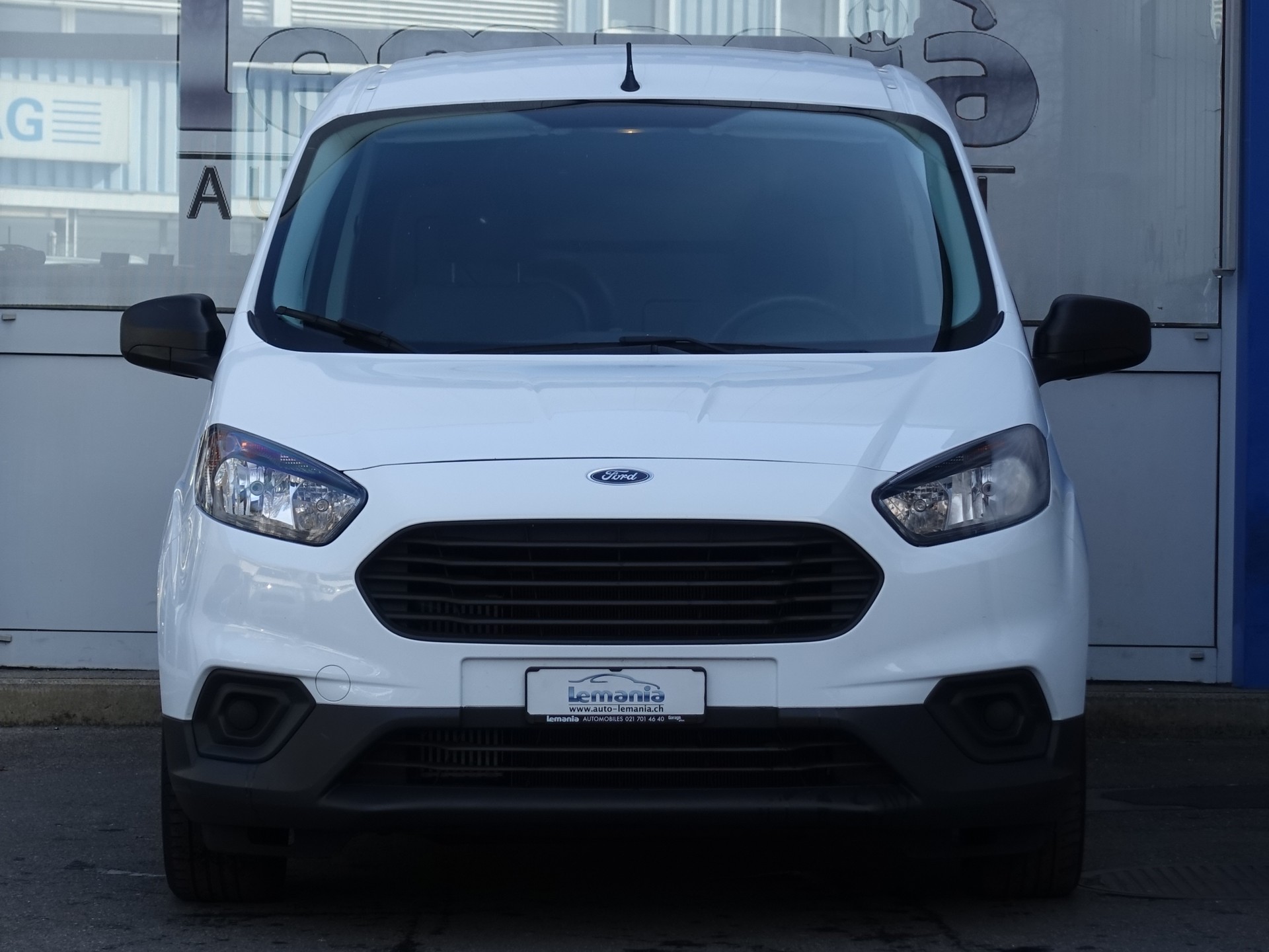 FORD Transit Courier Van 1.0 EcoBoost Ambiente-image-2