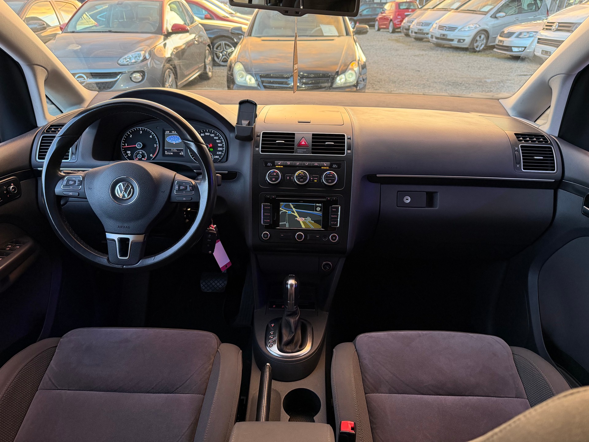 VW Touran 1.6 TDI BlueMotion Technology Highline DSG-image-11