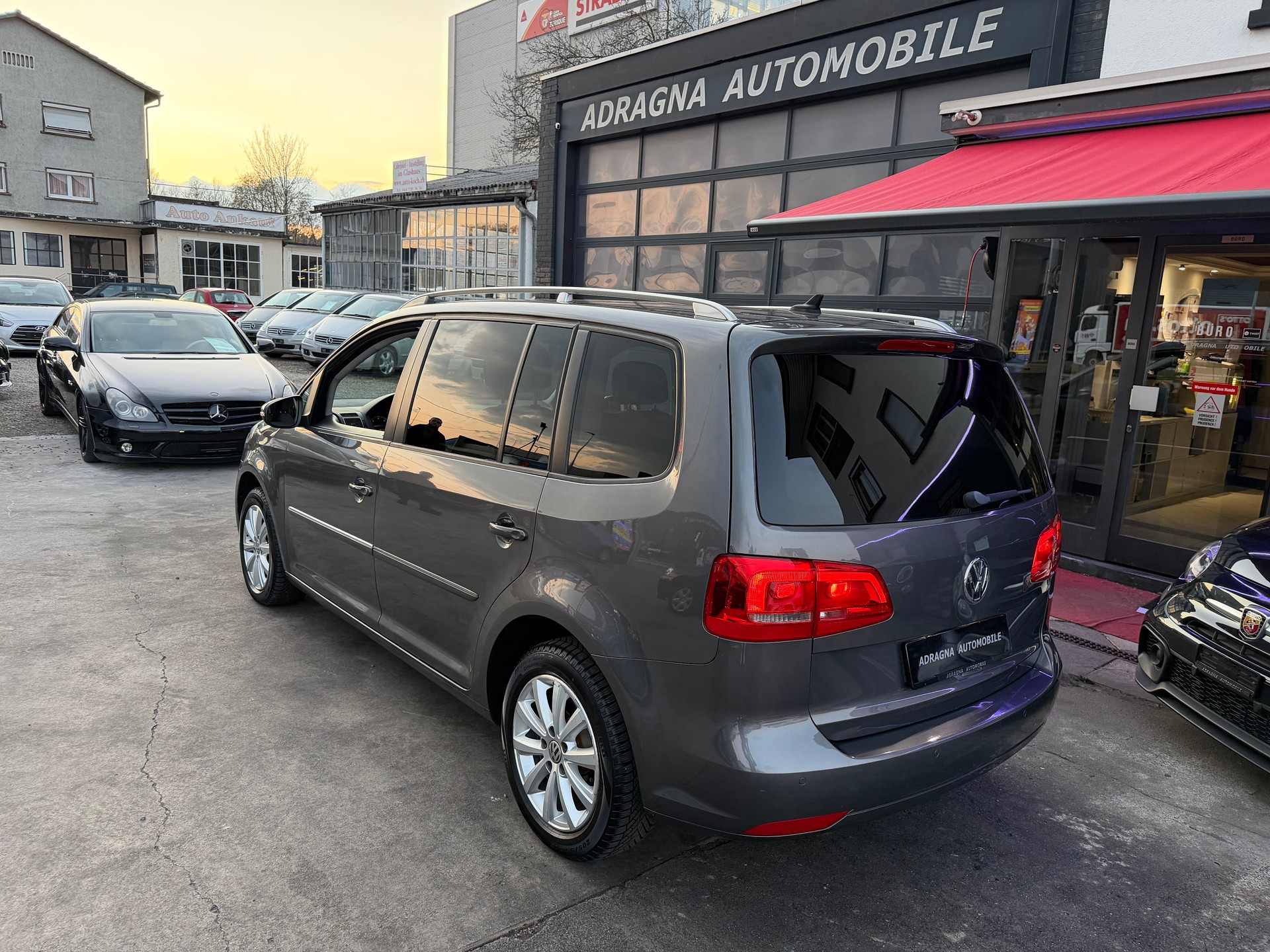 VW Touran 1.6 TDI BlueMotion Technology Highline DSG-image-5