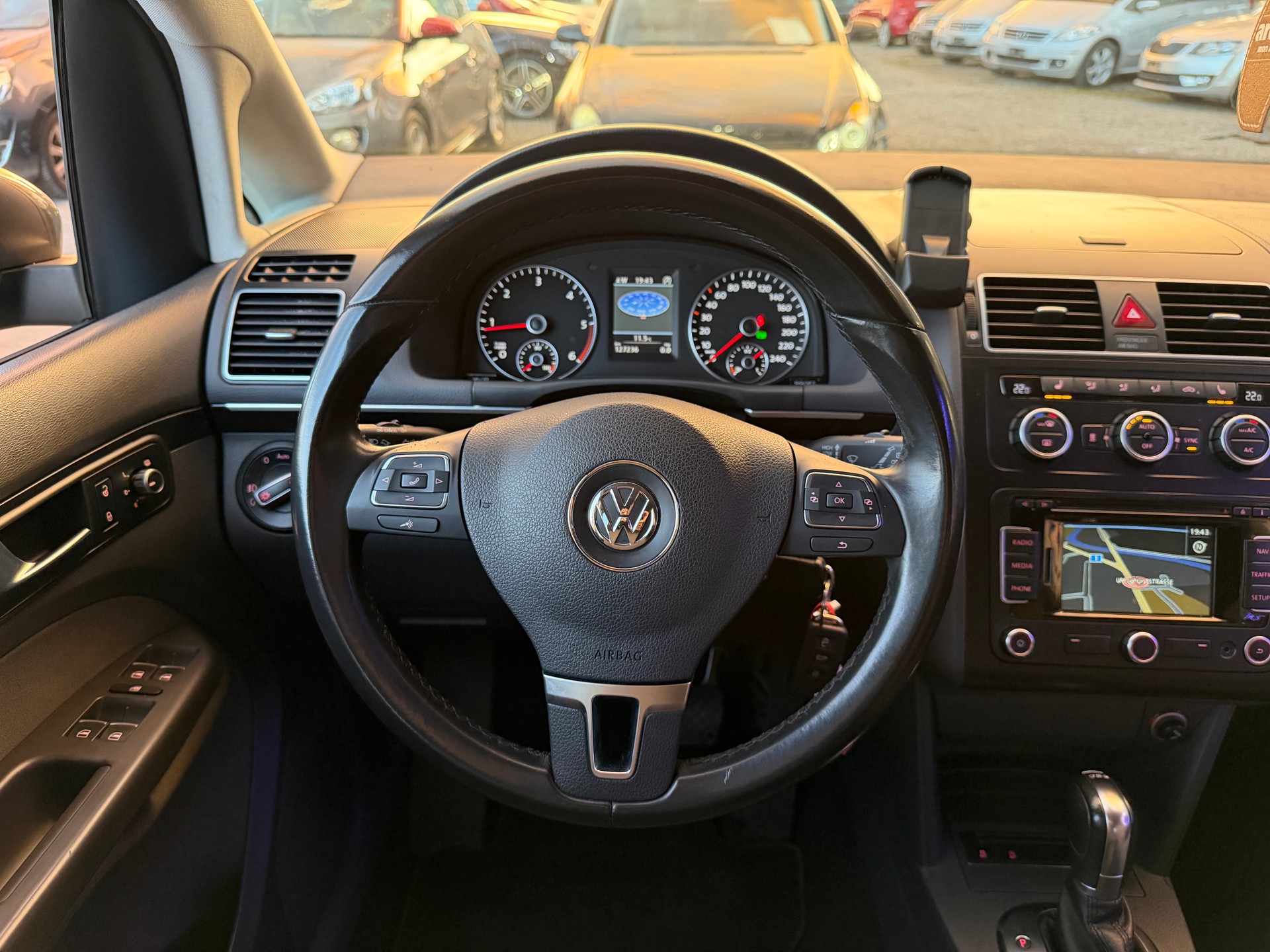 VW Touran 1.6 TDI BlueMotion Technology Highline DSG-image-12