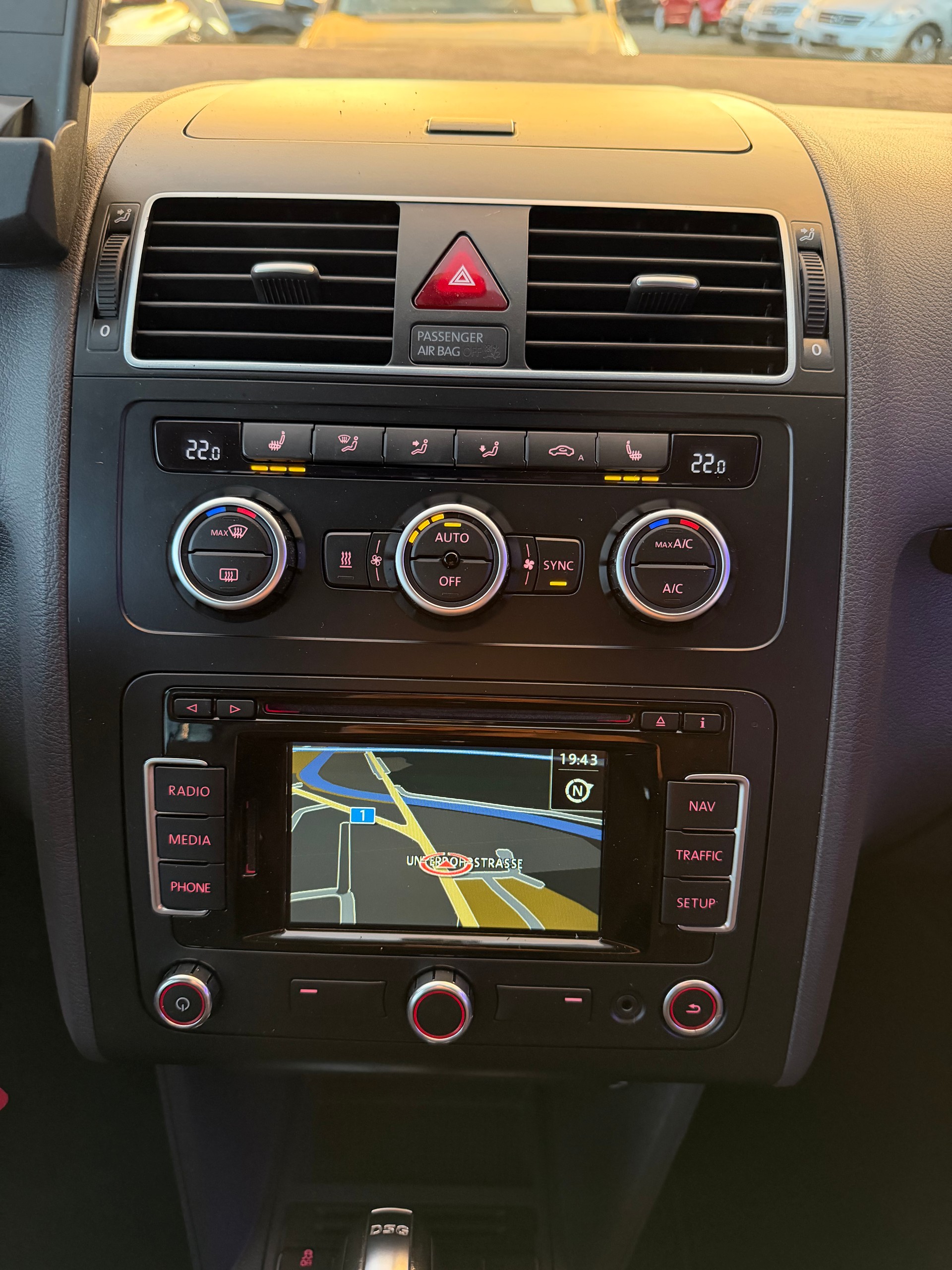 VW Touran 1.6 TDI BlueMotion Technology Highline DSG-image-13