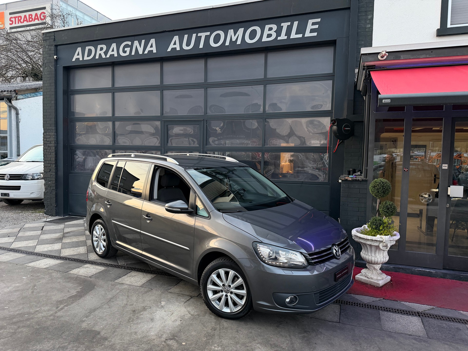 VW Touran 1.6 TDI BlueMotion Technology Highline DSG-image-2
