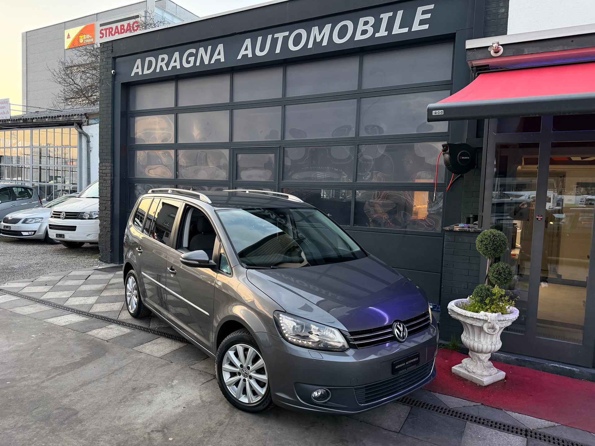 VW Touran 1.6 TDI BlueMotion Technology Highline DSG-image-0