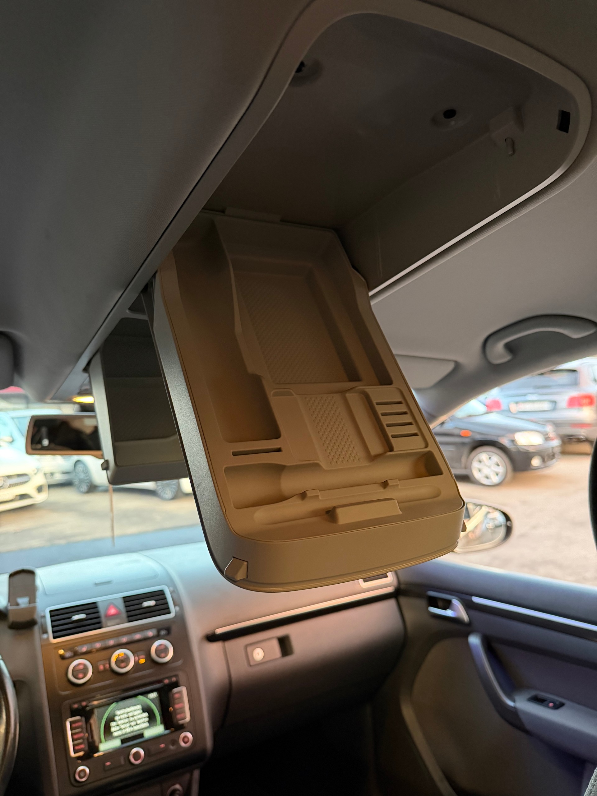 VW Touran 1.6 TDI BlueMotion Technology Highline DSG-image-24