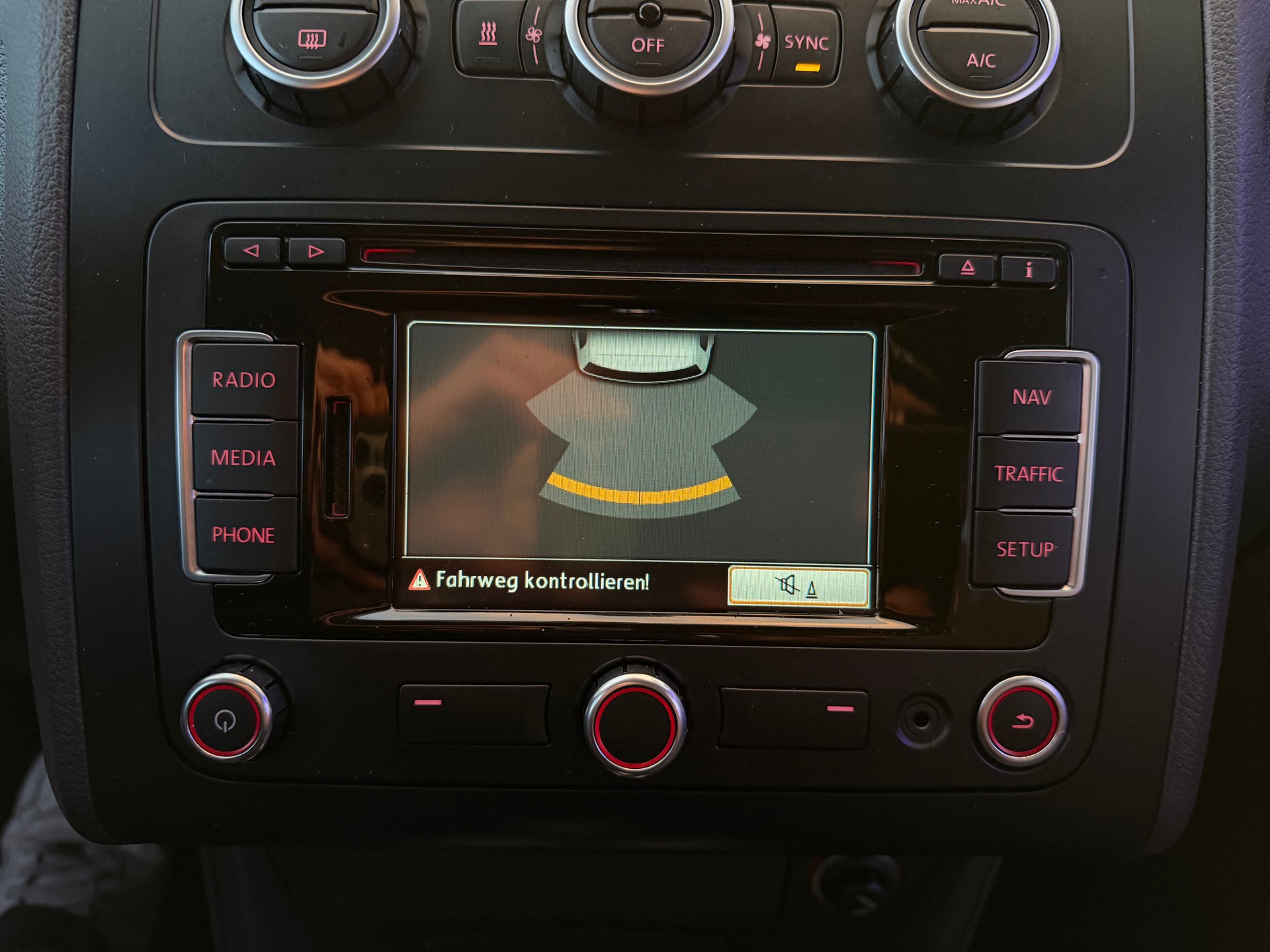 VW Touran 1.6 TDI BlueMotion Technology Highline DSG-image-14