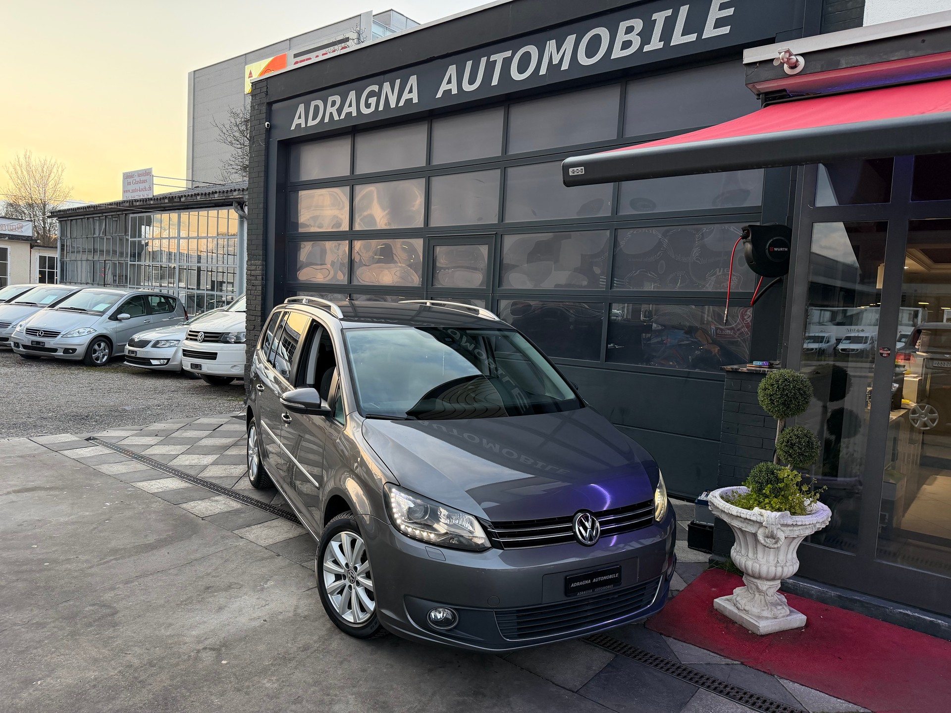 VW Touran 1.6 TDI BlueMotion Technology Highline DSG-image-1