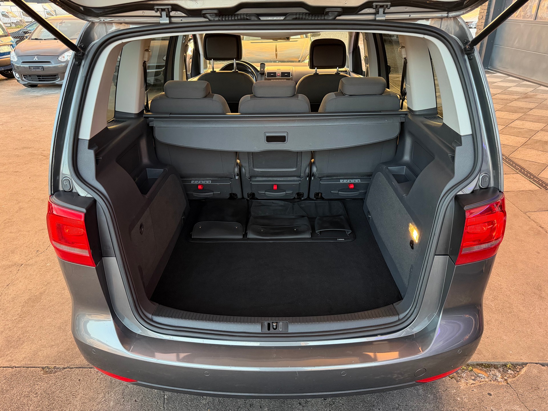 VW Touran 1.6 TDI BlueMotion Technology Highline DSG-image-22