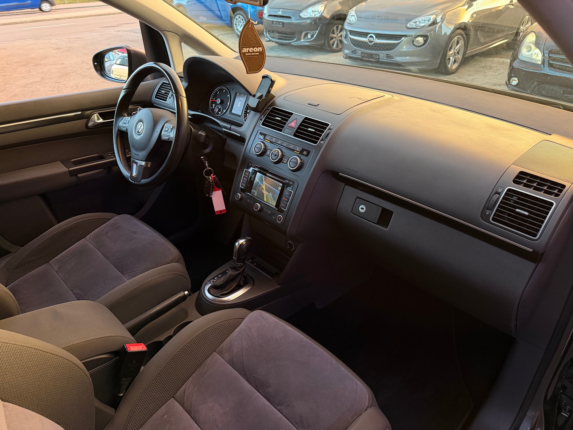 VW Touran 1.6 TDI BlueMotion Technology Highline DSG-image-18