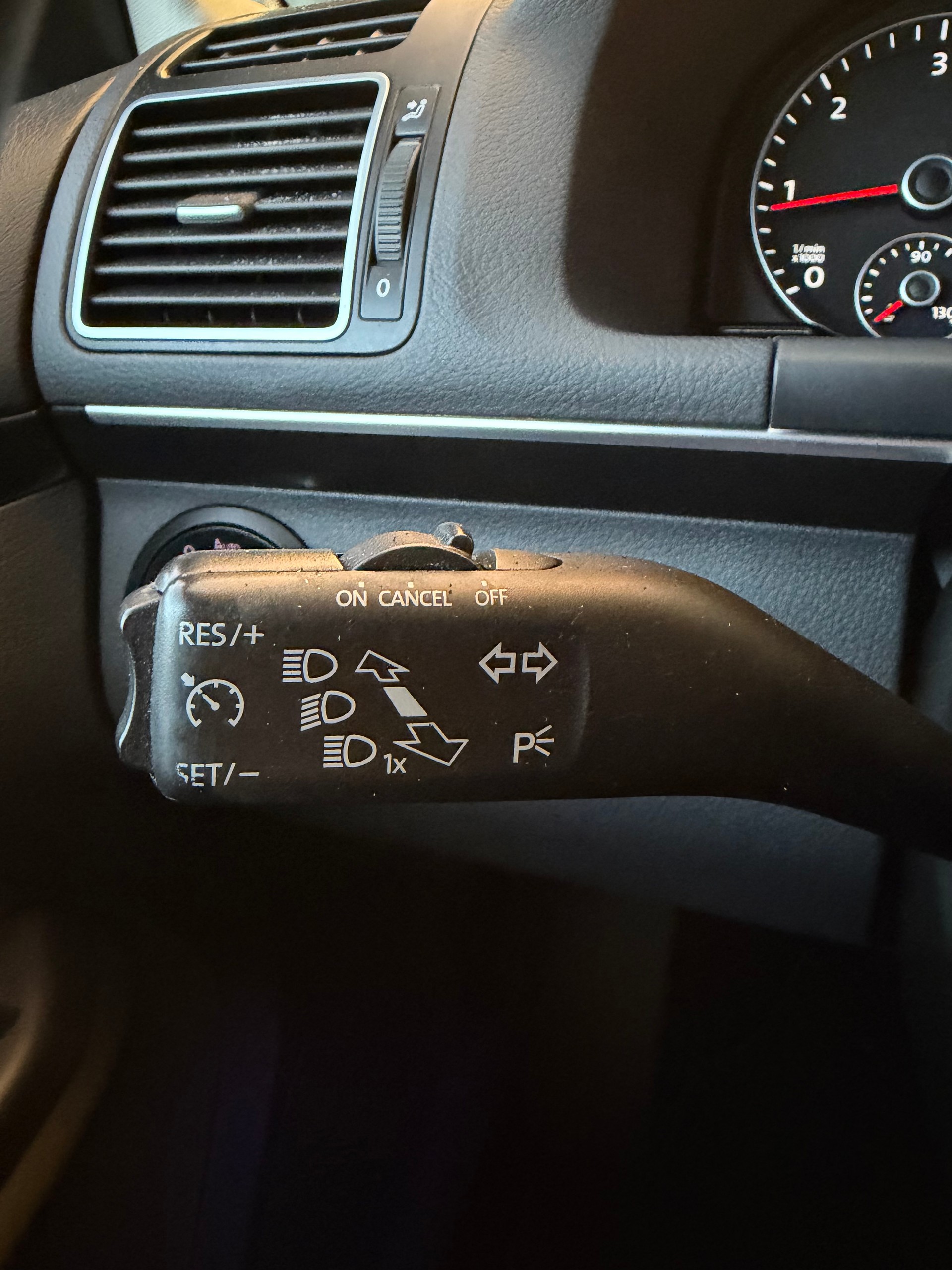VW Touran 1.6 TDI BlueMotion Technology Highline DSG-image-16