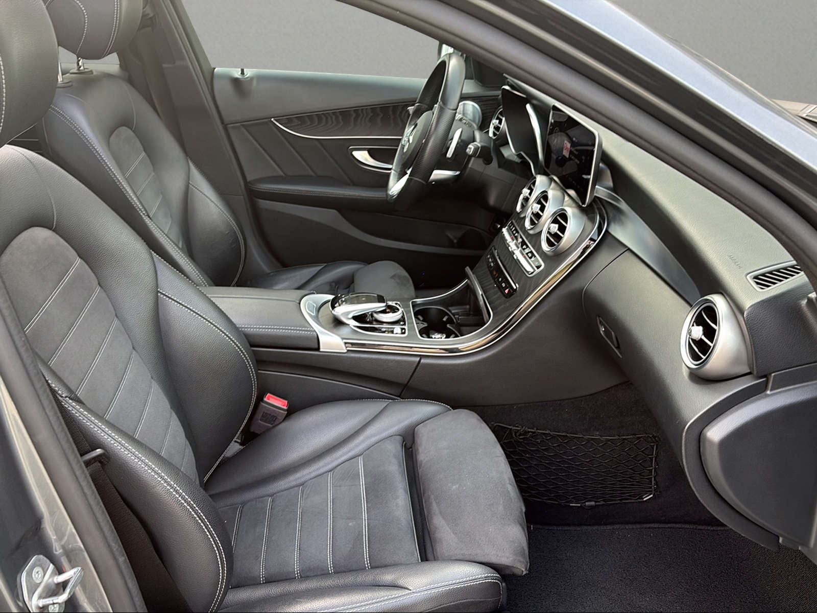 MERCEDES-BENZ C 220 d Swiss Star AMG Line 4M 9G-Tronic-image-11