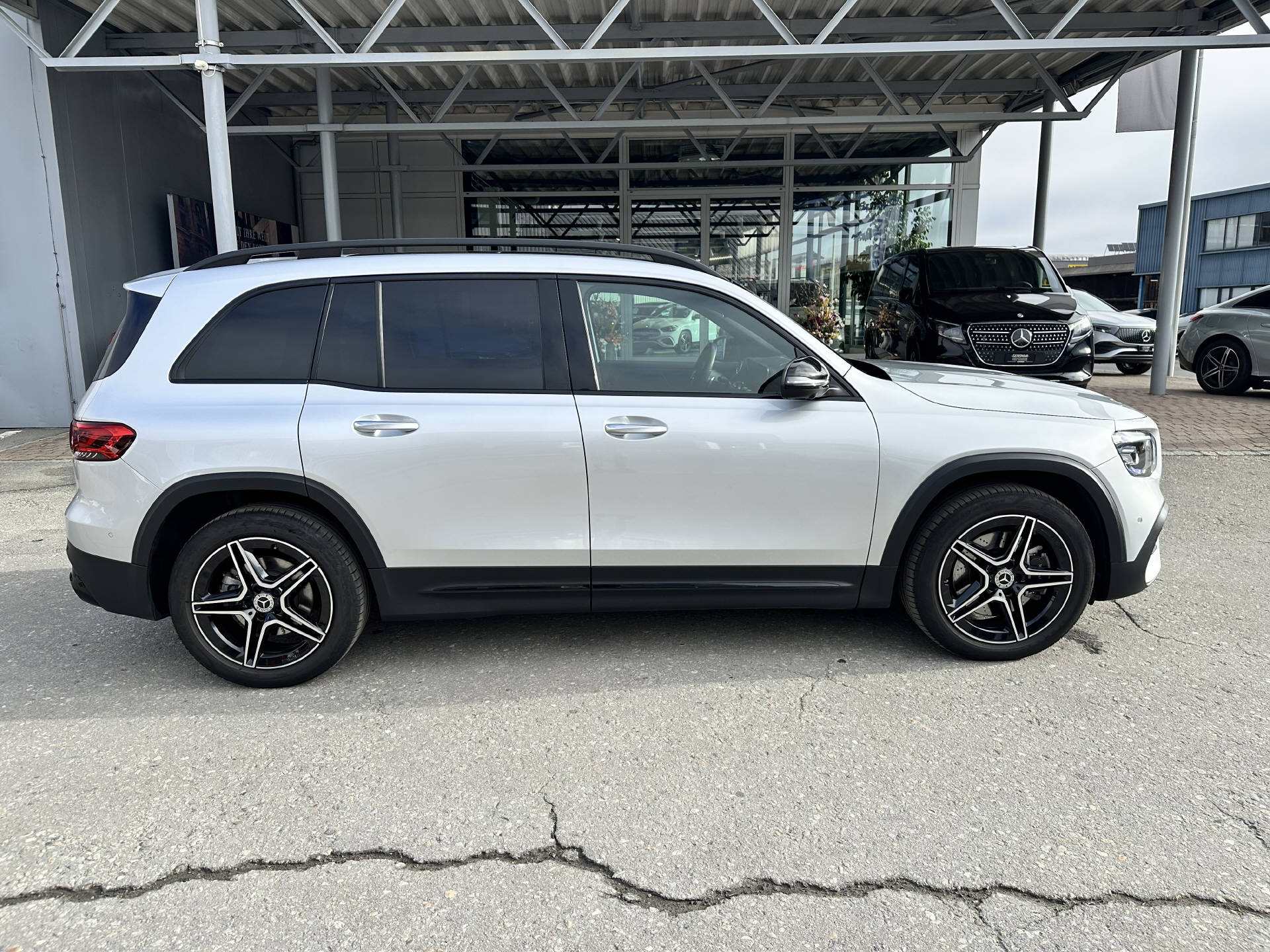 MERCEDES-BENZ GLB 250 AMG Line 4matic-image-1