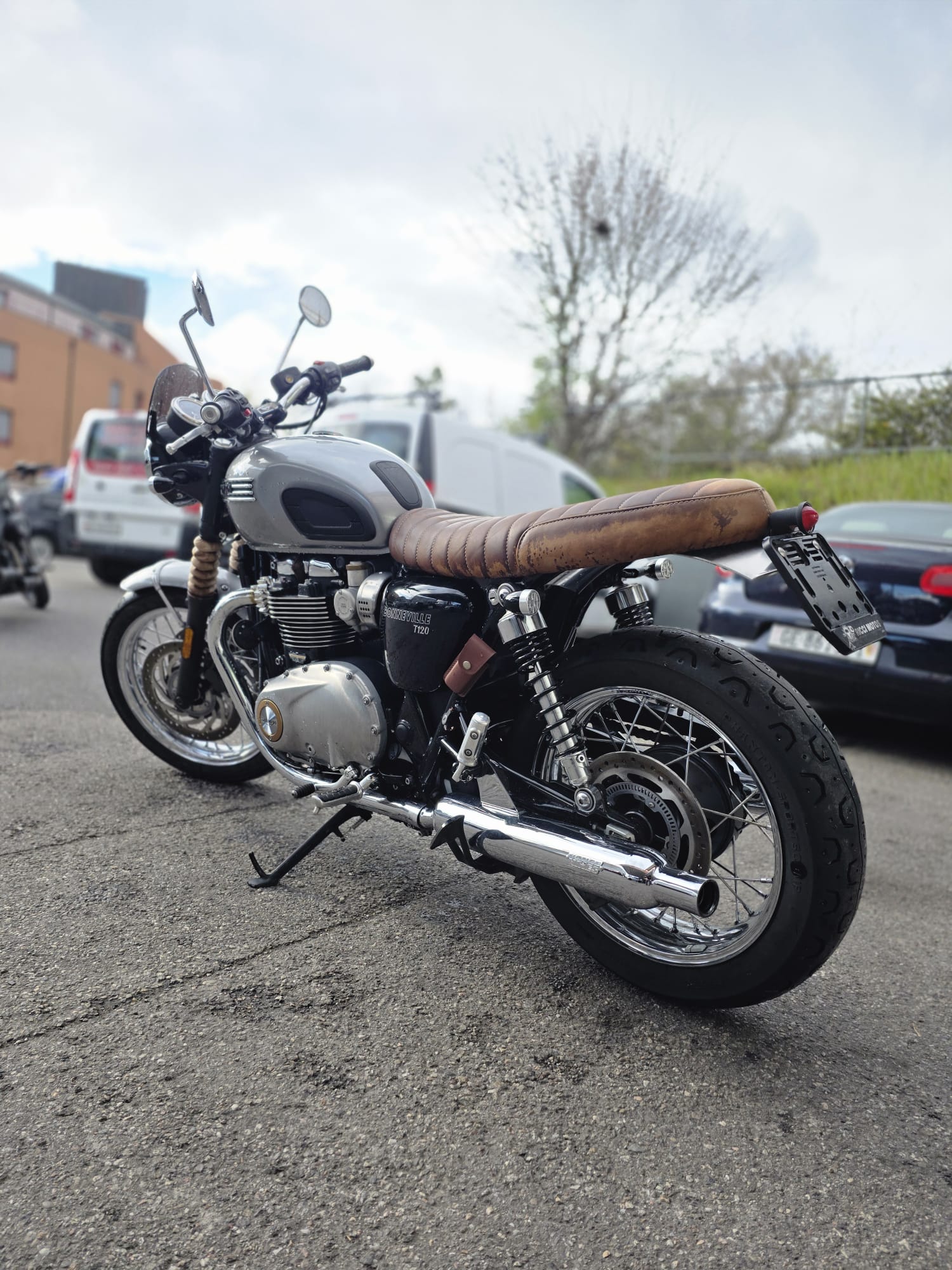 TRIUMPH Bonneville T120 Black-image-1